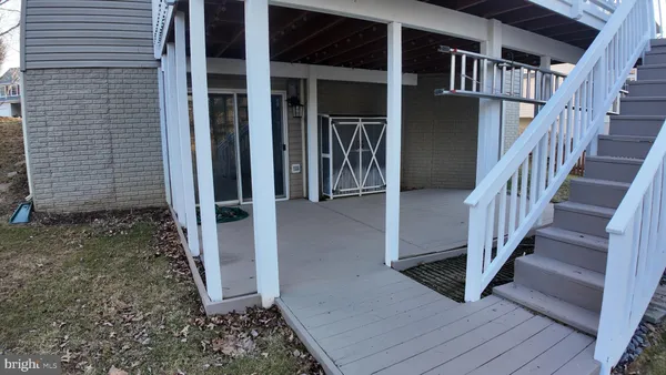 a view of entryway with a front door