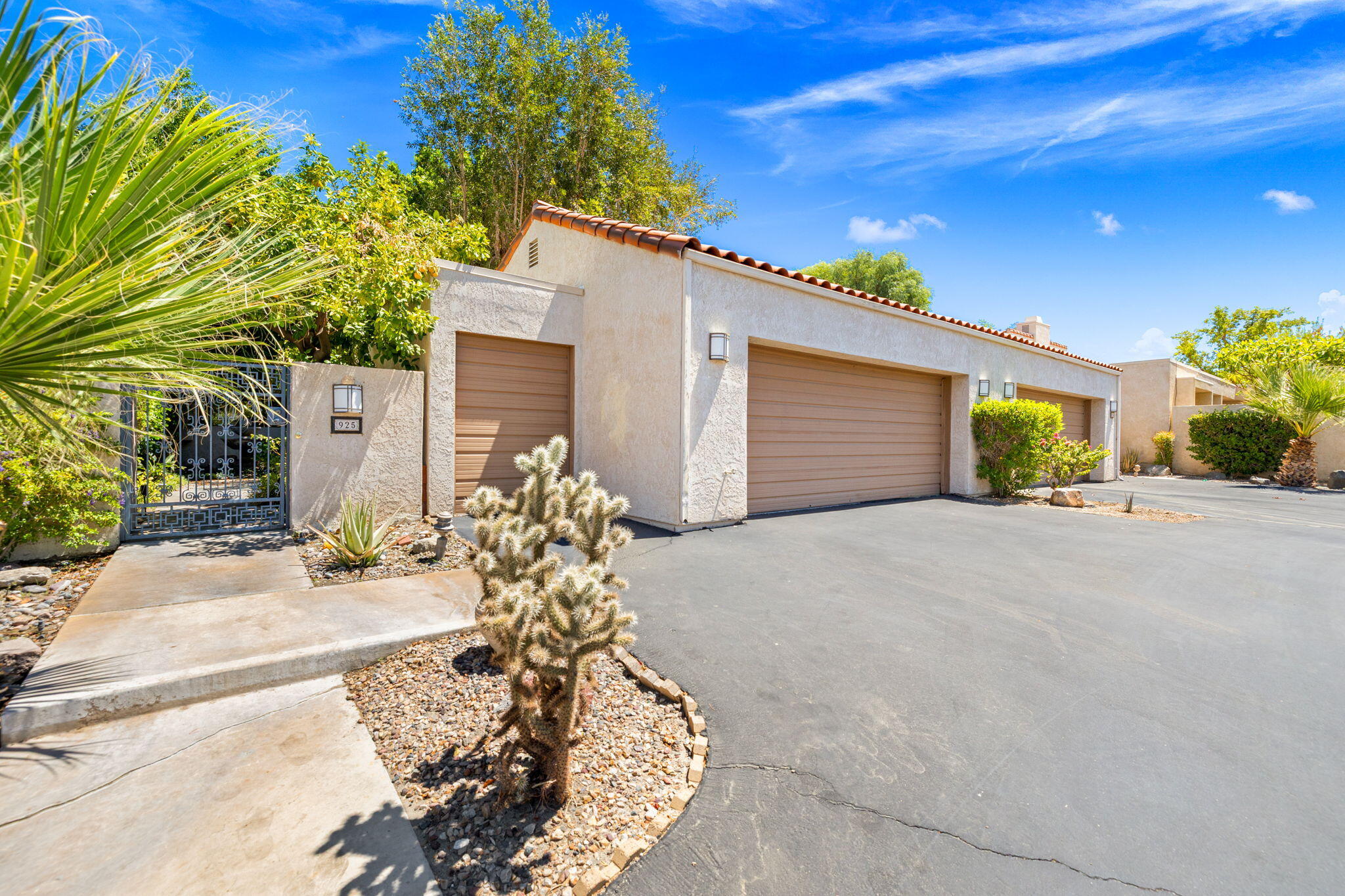 925 Inverness Drive Rancho Mirage, CA 92270 - Photo 33 of 70 Garage