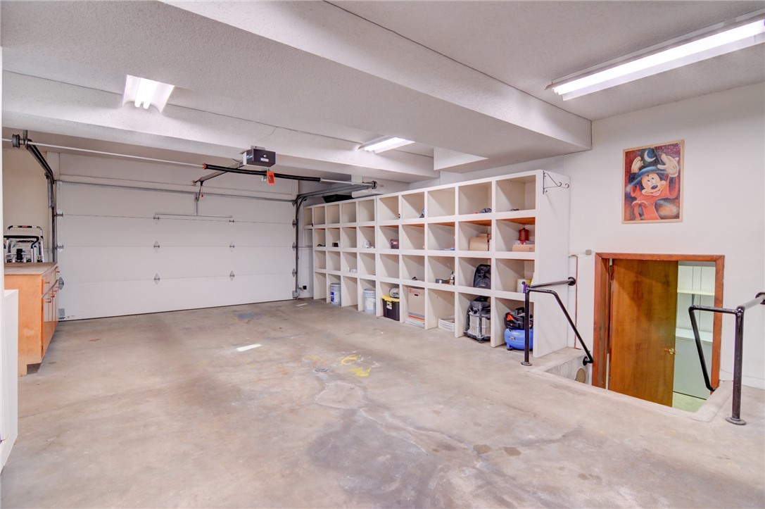 2552 Crossroads Road Decatur, IL 62521 - Photo 25 of 42 Att'd garage double deep with cubbies- laundry rm access