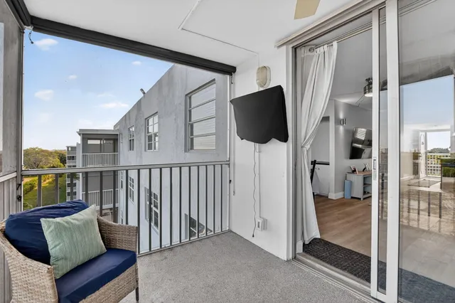 $289,000 | 5700 Northwest 2nd Avenue, Unit 711, Boca Raton, FL 33487