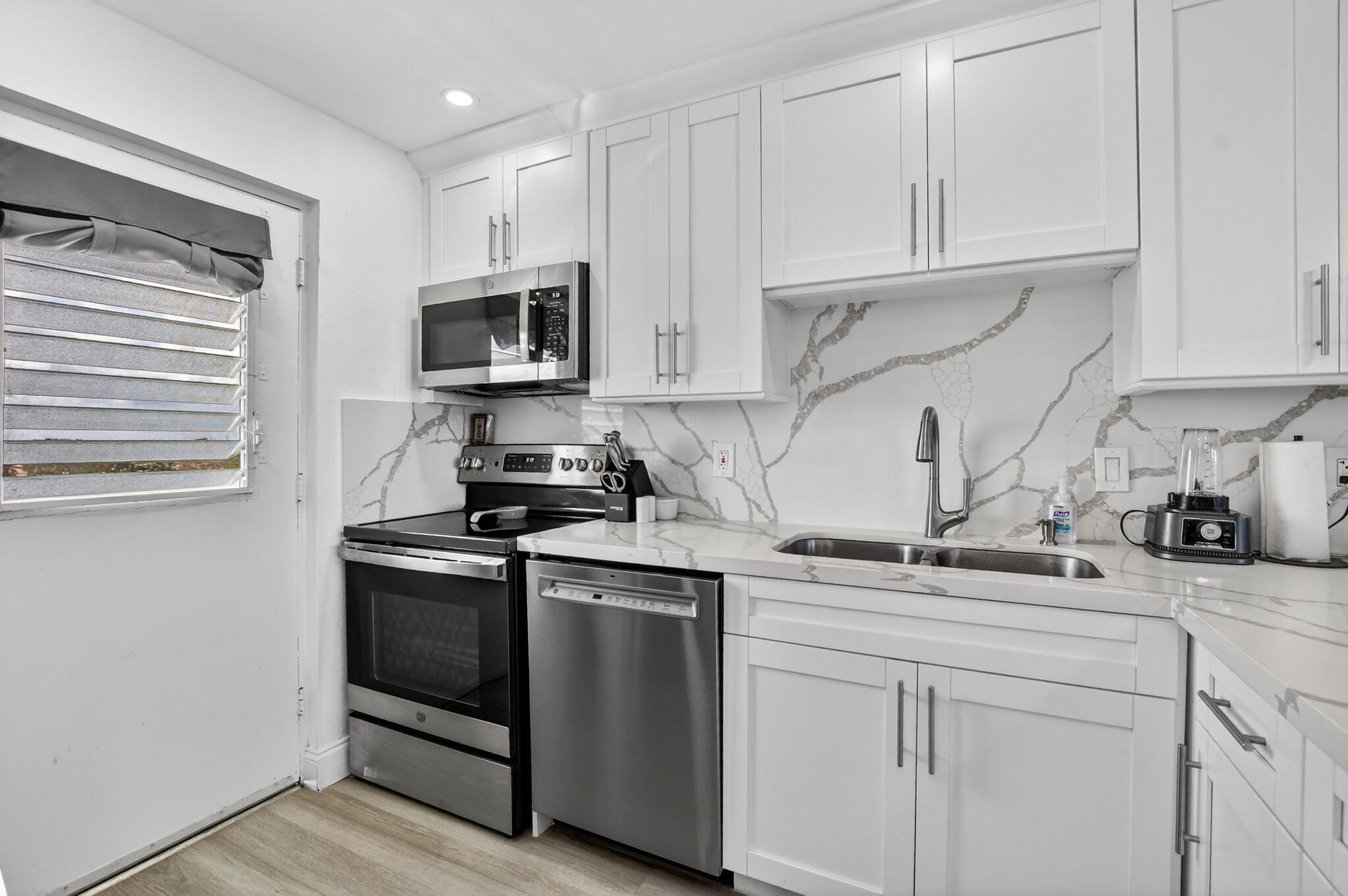 5700 Northwest 2nd Avenue, Unit 711 Boca Raton, FL 33487 - Photo 3 of 34 7-web-or-mls-DSC_5008