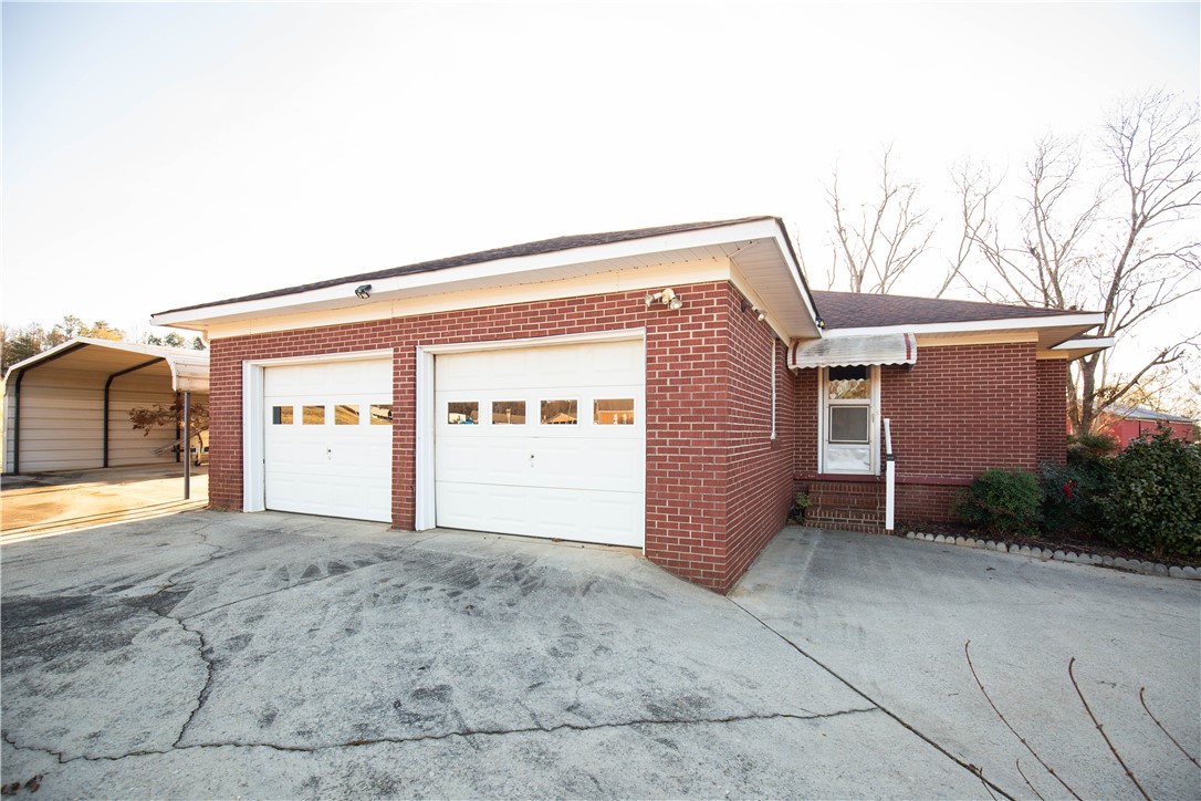 1218 Friendship Road Seneca, SC 29678 - Photo 10 of 31