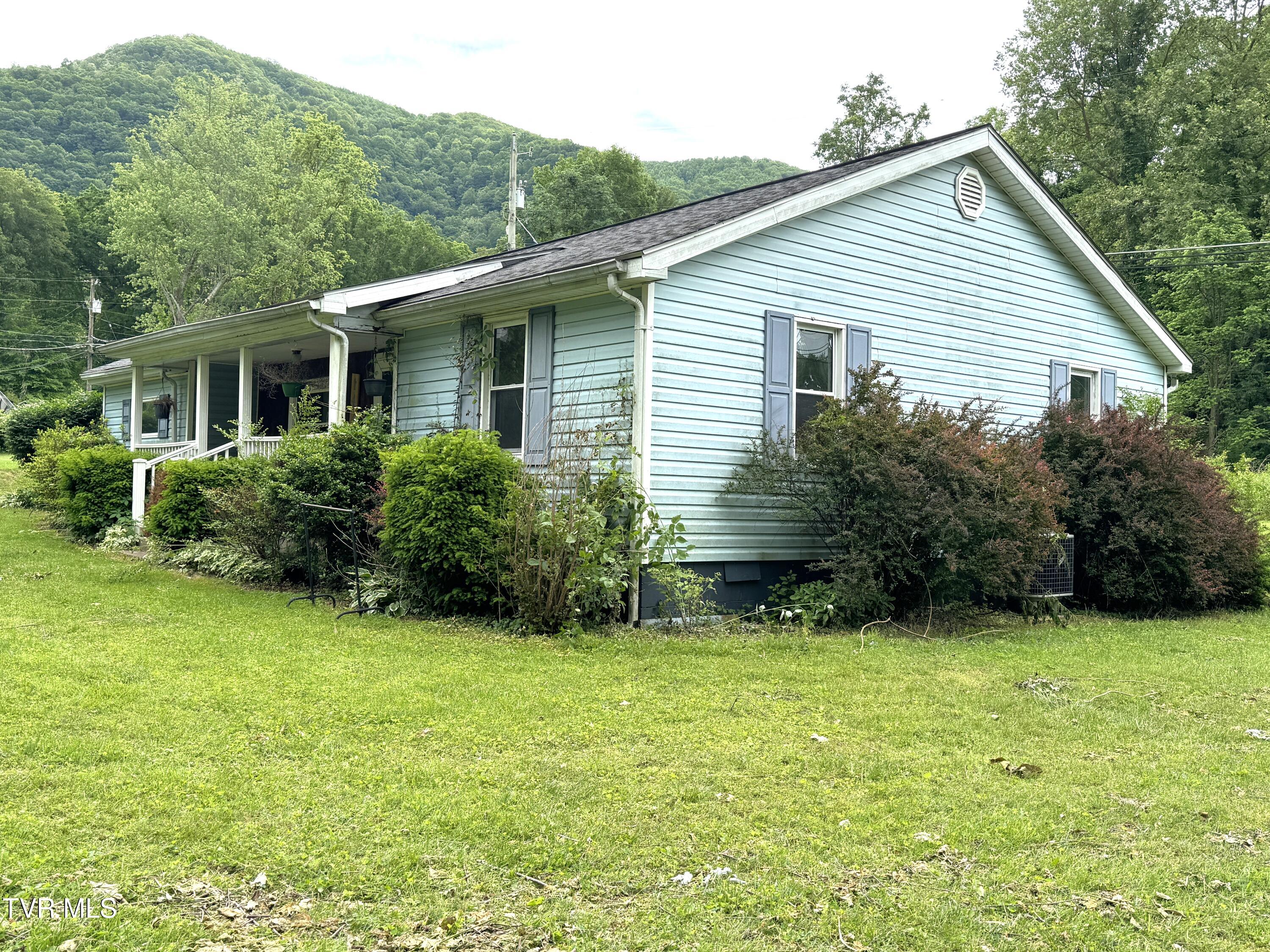 142 Sheryl Turner Road Big Stone Gap, VA 24219 - Photo 3 of 42 LEFT FRONT CORNER VIEW