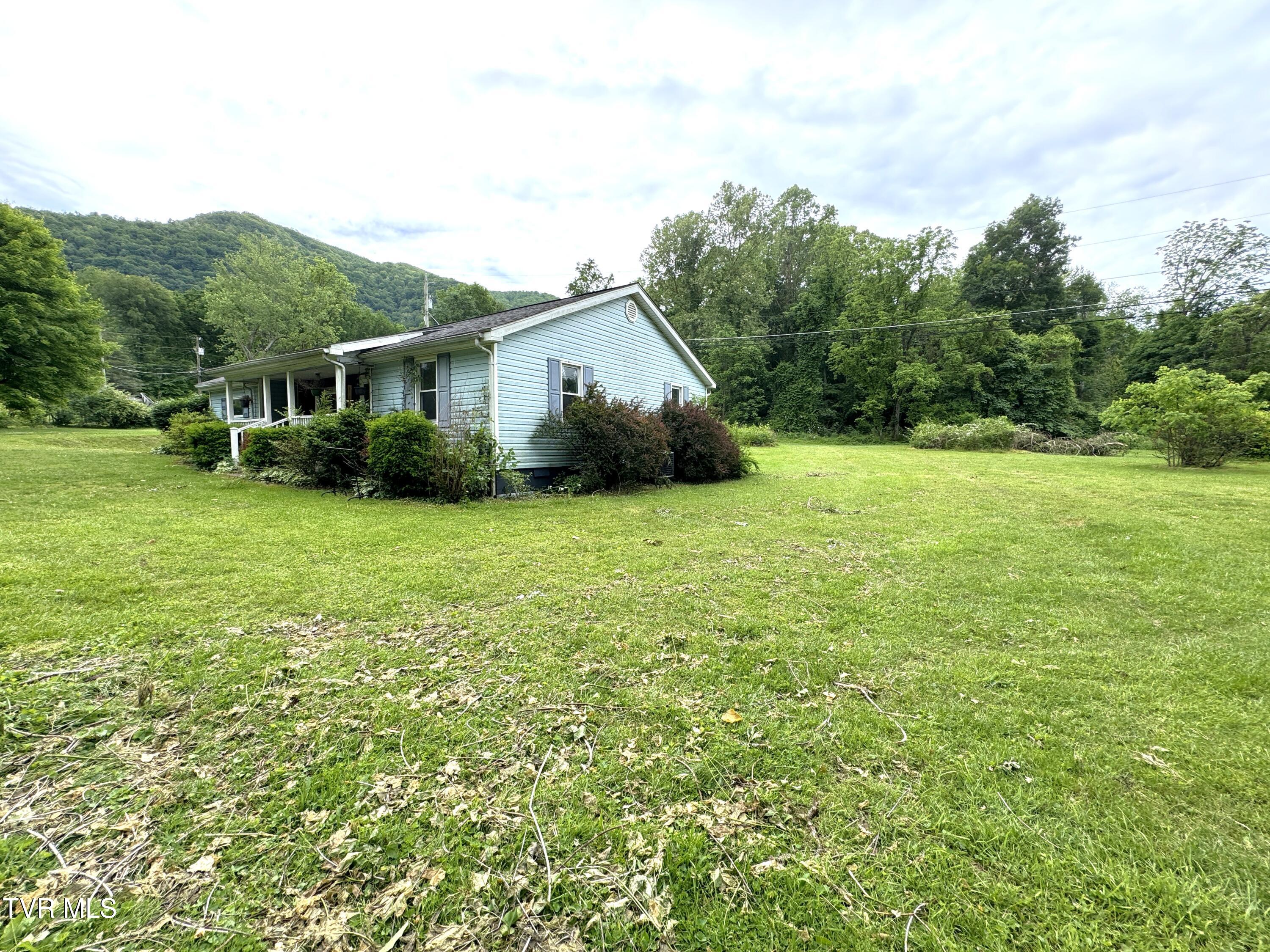 142 Sheryl Turner Road Big Stone Gap, VA 24219 - Photo 5 of 42 LEFT FRONT CORNER WITH LOT