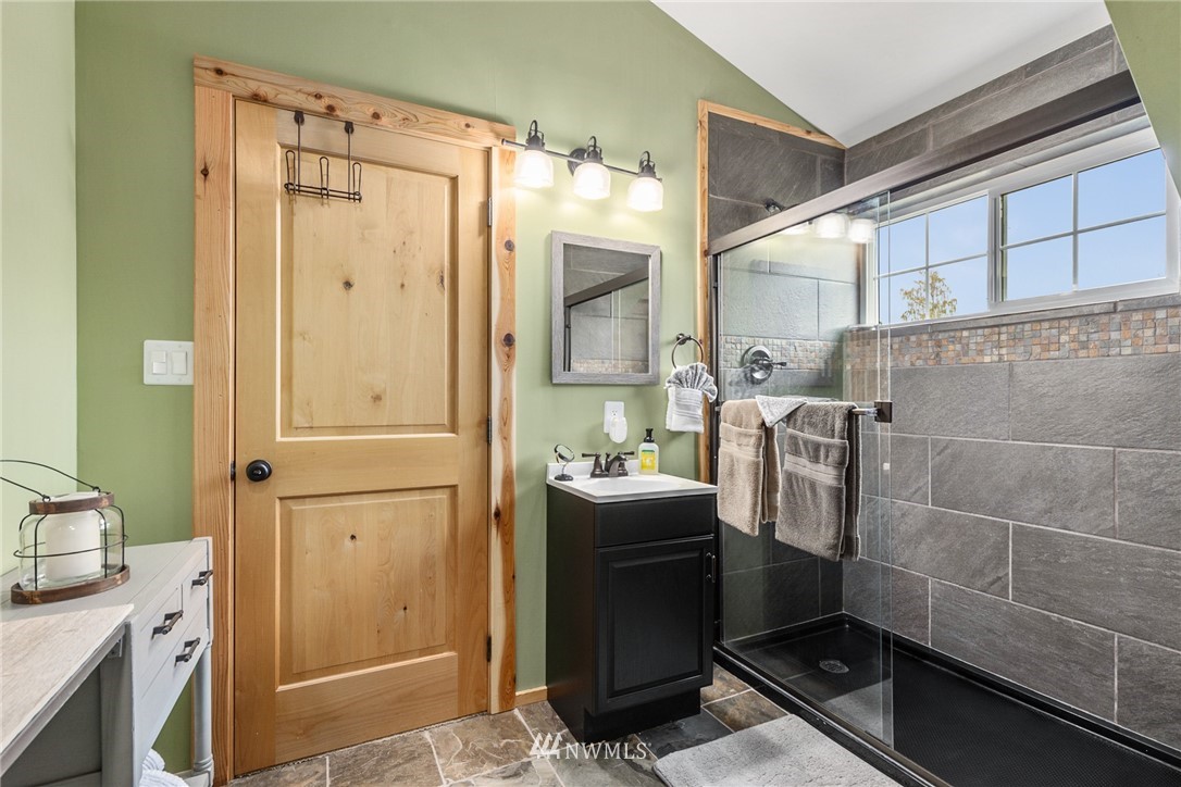 6113 Southeast Fragaria Road Olalla, WA 98359 - Photo 14 of 40 Gallery Image 14