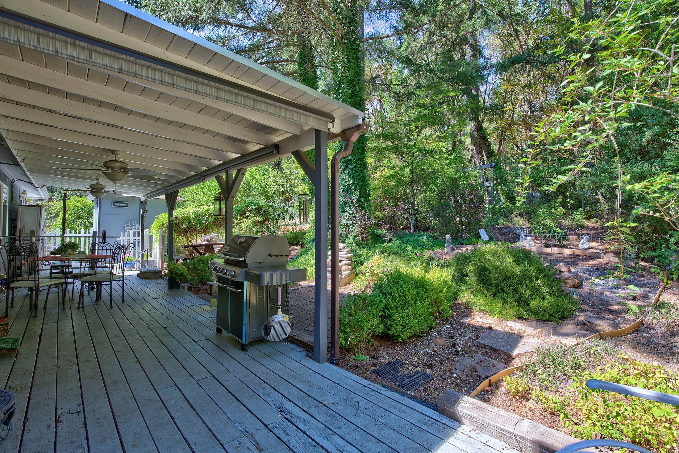 8744 North Applegate Road Grants Pass, OR 97527 - Photo 33 of 61 NApplegaterd039