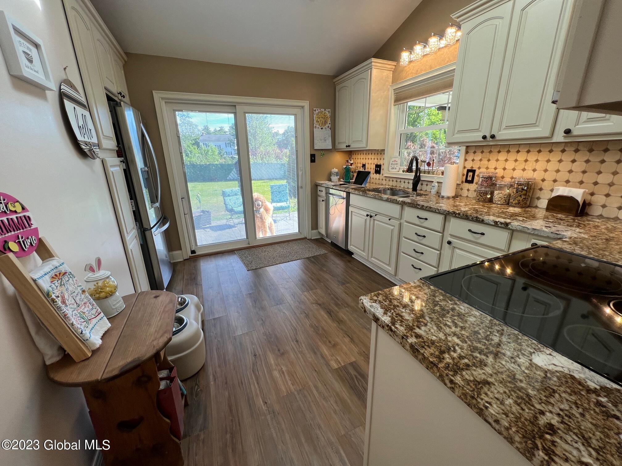 111 Stone Ridge Court, Unit RIGHT SIDE Guilderland, NY 12009 - Photo 12 of 38 IMG_6190