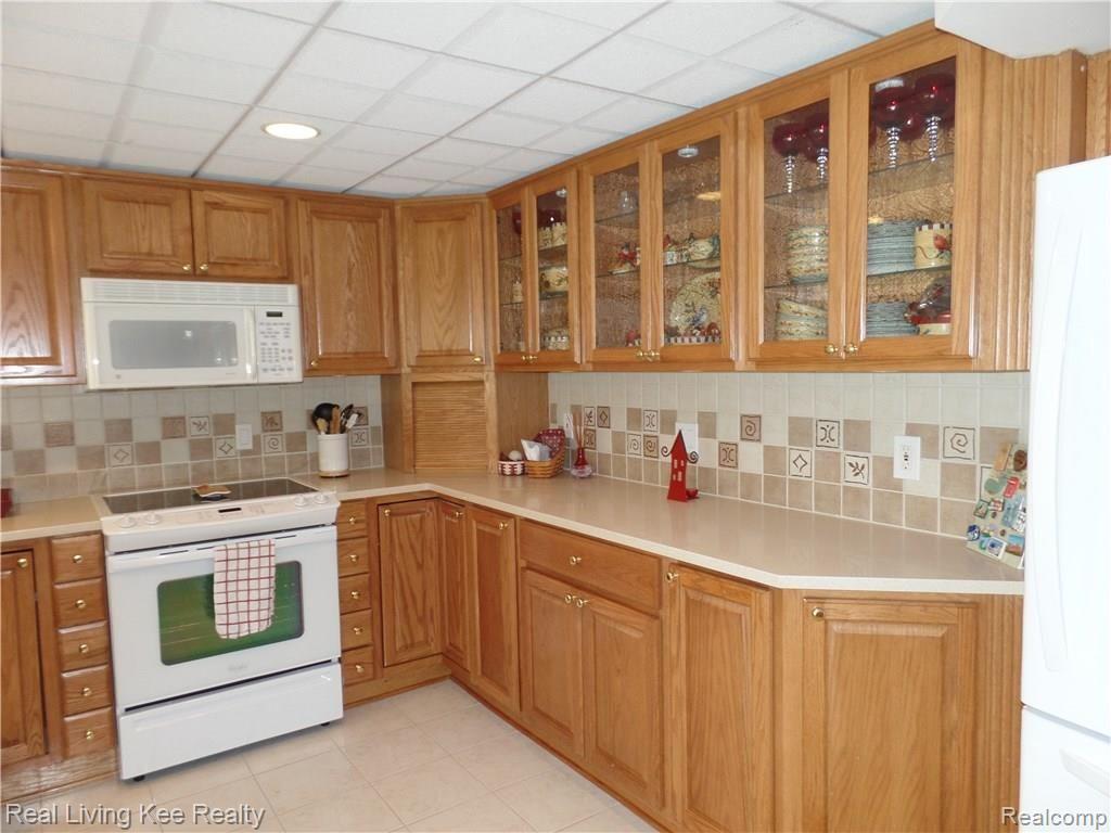 1910 Dunham Drive, Unit 11 Rochester, MI 48306 - Photo 51 of 58 SAM_1294.JPG