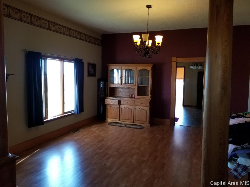 18191 Held Road Raymond, IL 62560 - Photo 3 of 6 Gallery Image 3