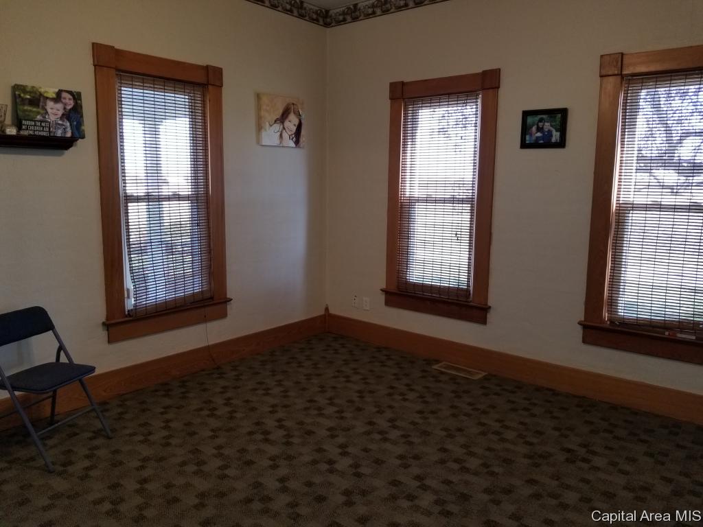 18191 Held Road Raymond, IL 62560 - Photo 4 of 6 Gallery Image 4