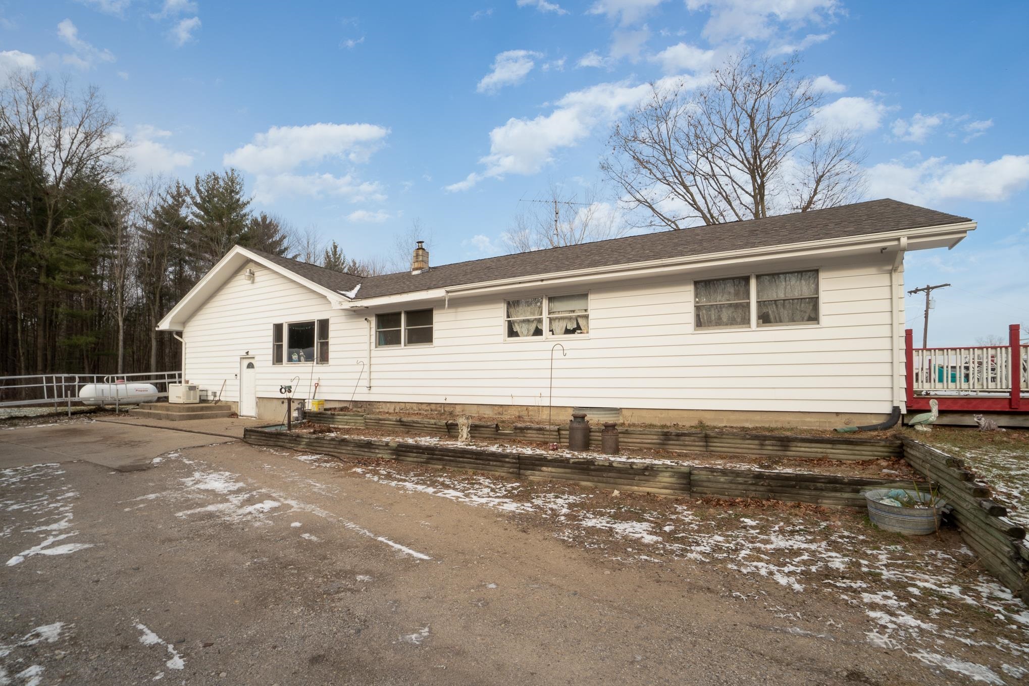 12150 South Fordney Road Chesaning, MI 48616 - Photo 7 of 32