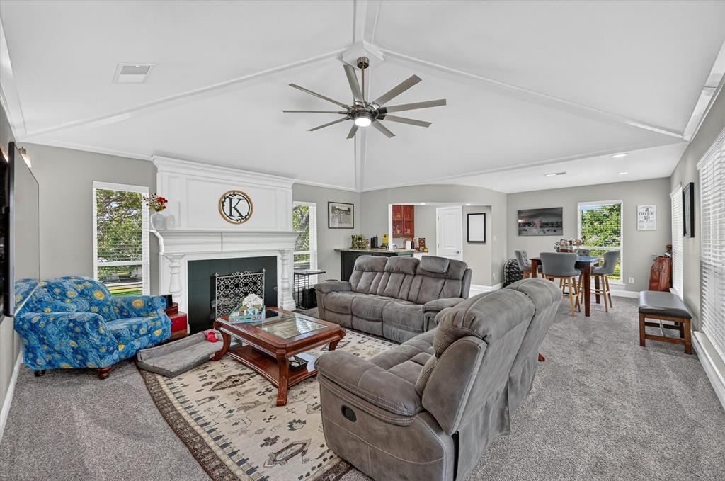 47 Bounty Road East Benbrook, TX 76132 - Photo 11 of 39 Living room
