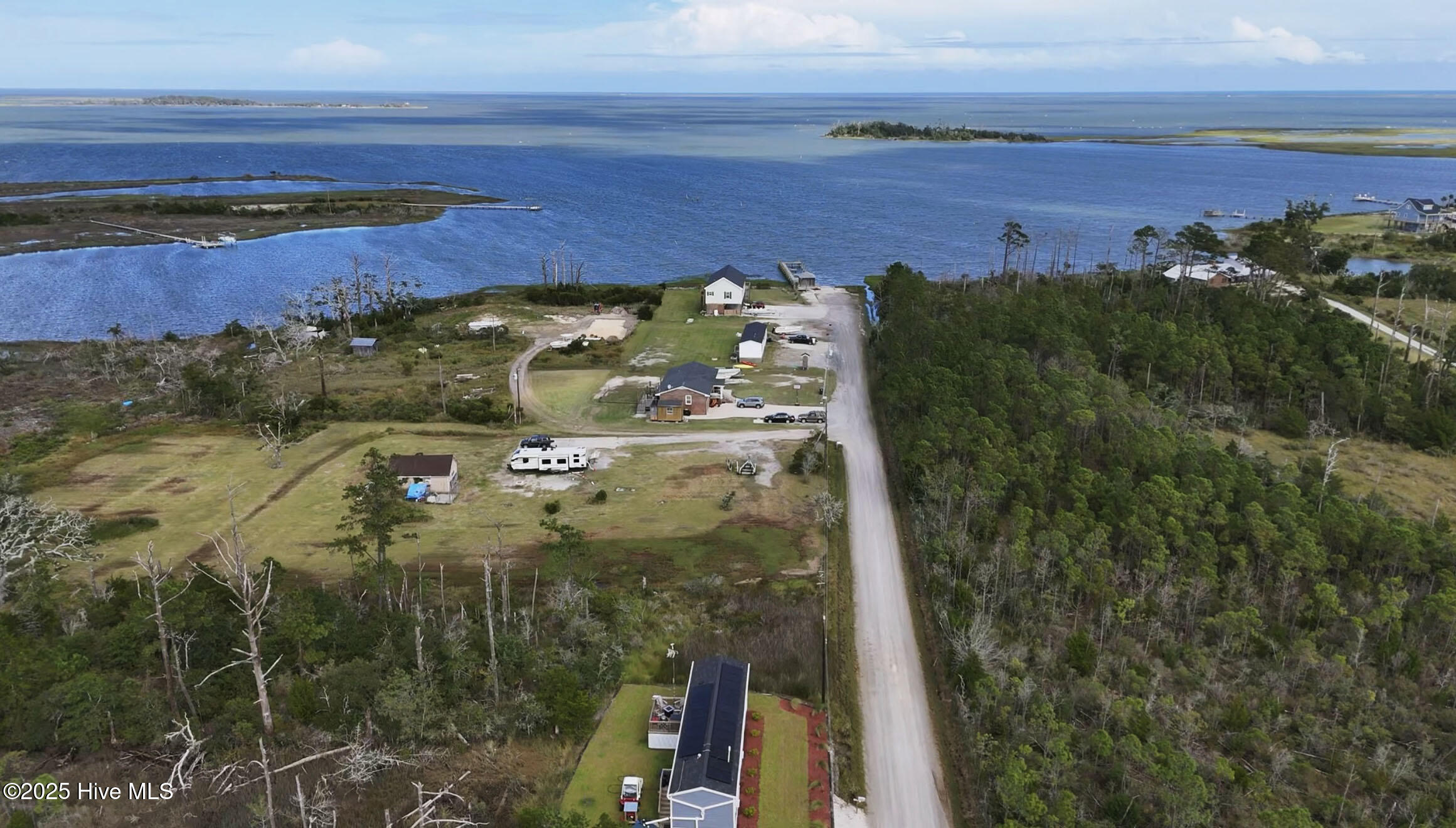 181 Old Carteret Road Smyrna, NC 28579 - Photo 9 of 16 5