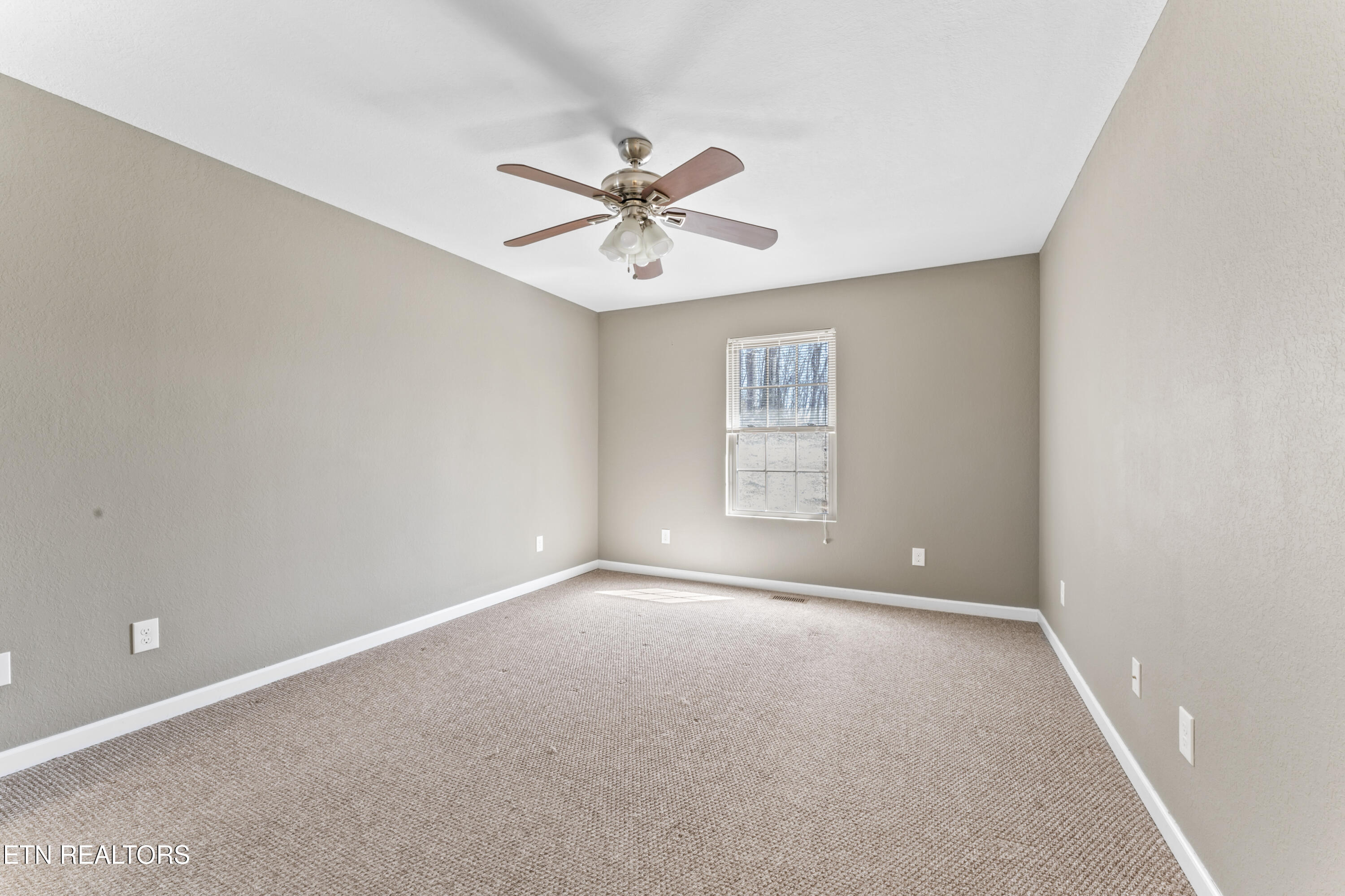 636 Fox Hunter Road Maynardville, TN 37807 - Photo 12 of 31 photos_high_resolution_DSC09484