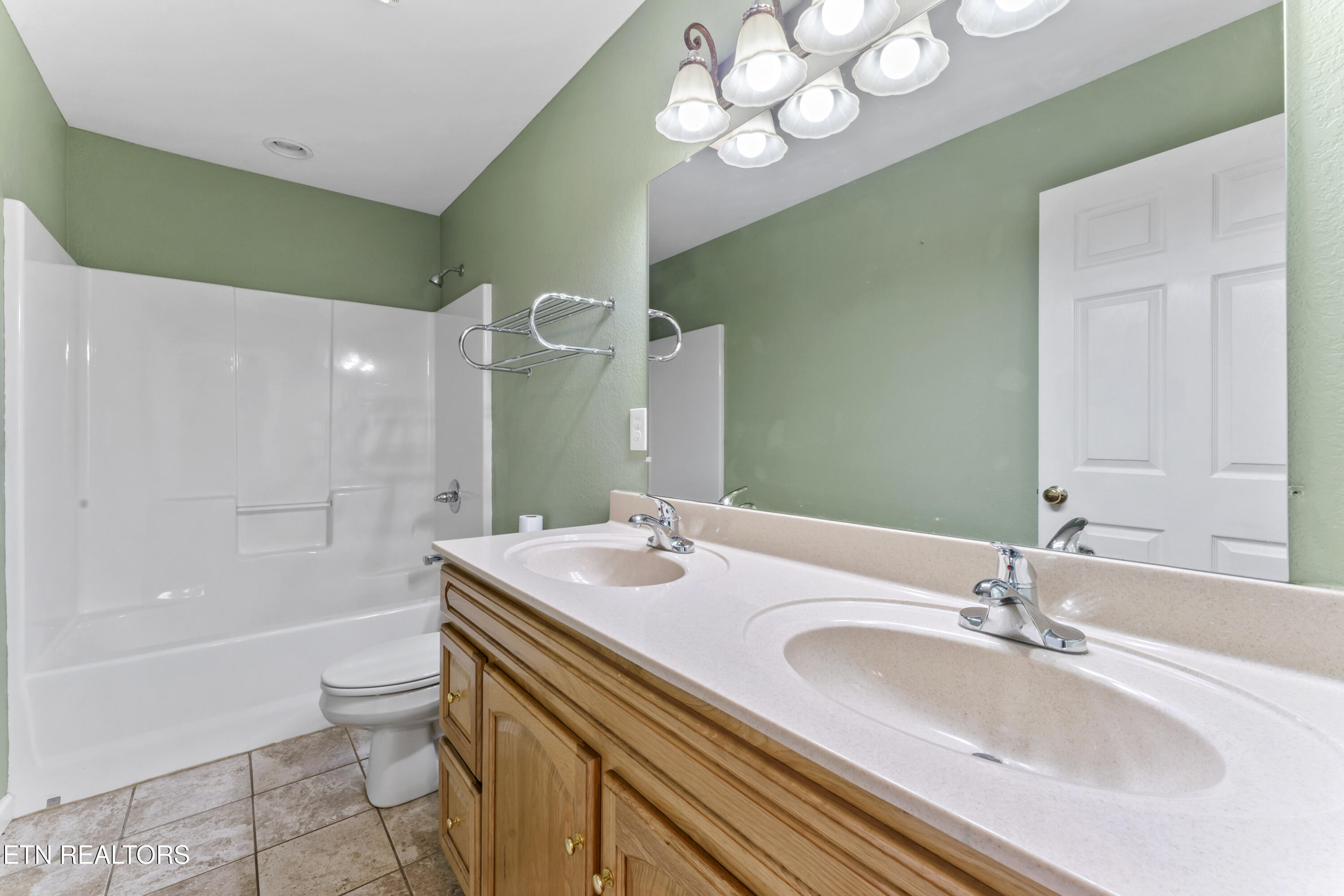 636 Fox Hunter Road Maynardville, TN 37807 - Photo 14 of 31 photos_high_resolution_DSC09524