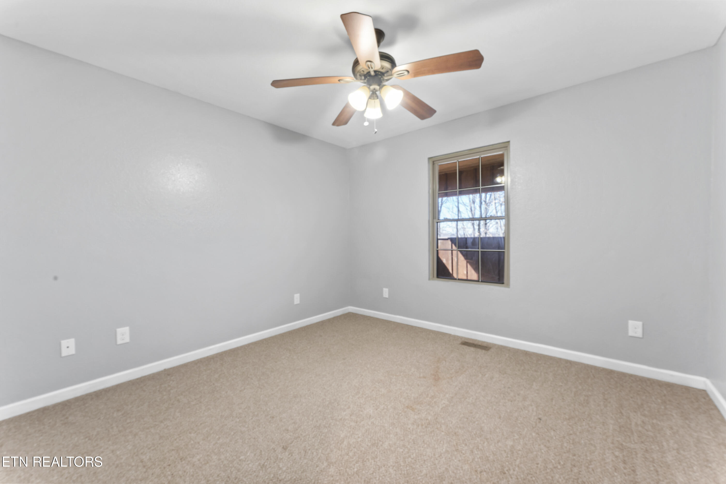 636 Fox Hunter Road Maynardville, TN 37807 - Photo 19 of 31 photos_high_resolution_DSC09504
