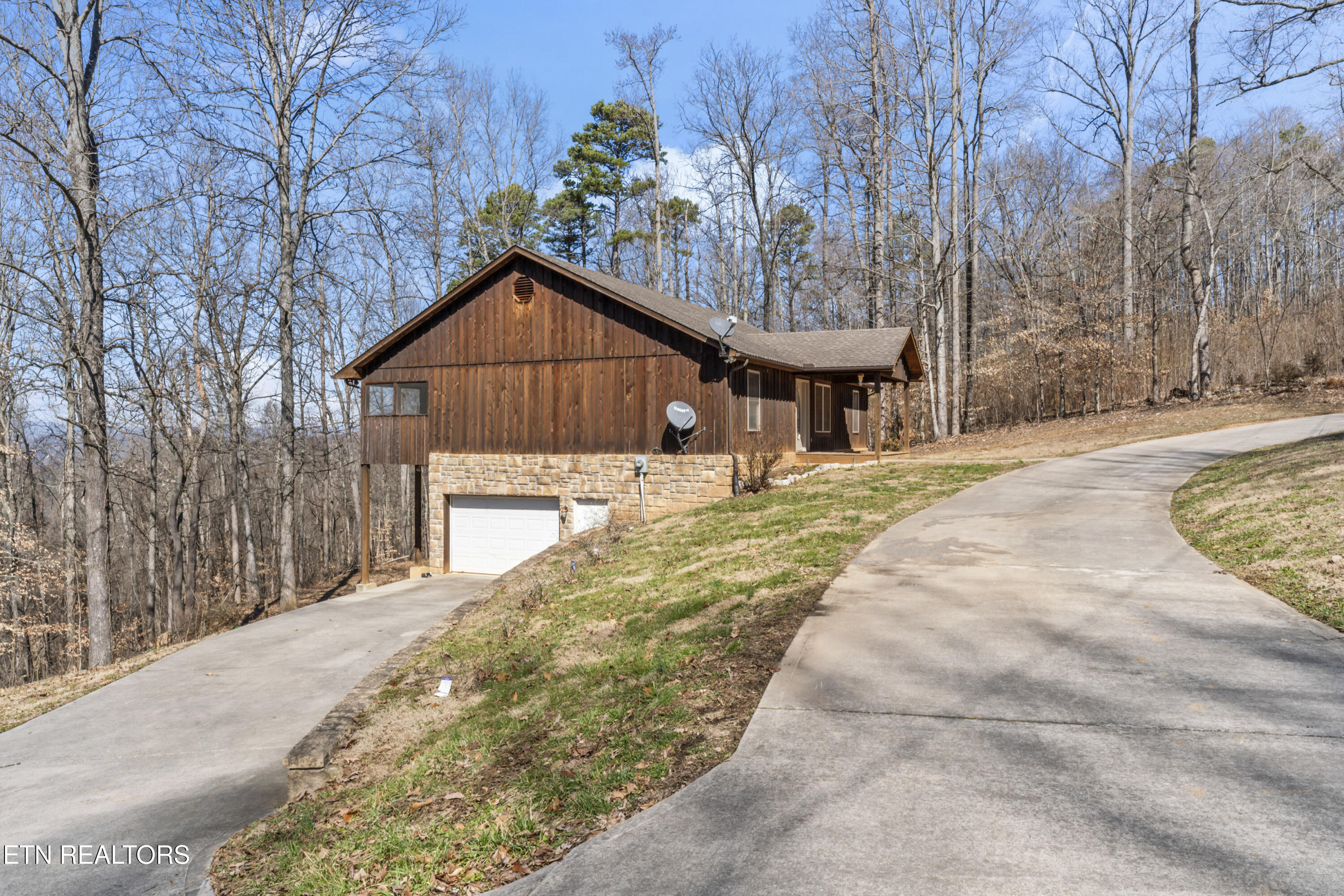 636 Fox Hunter Road Maynardville, TN 37807 - Photo 2 of 31 photos_high_resolution_DSC09597