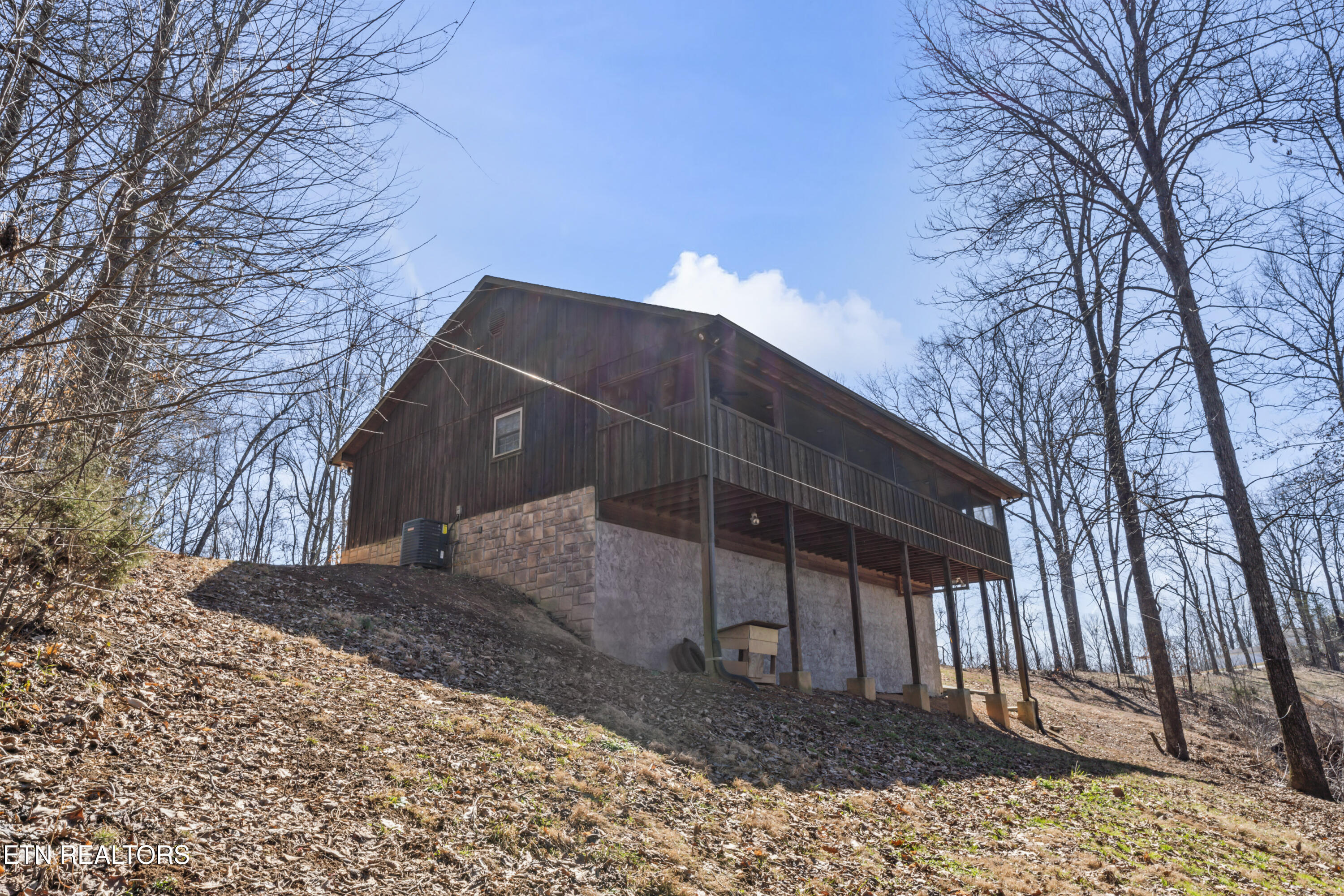 636 Fox Hunter Road Maynardville, TN 37807 - Photo 3 of 31 photos_high_resolution_DSC09606