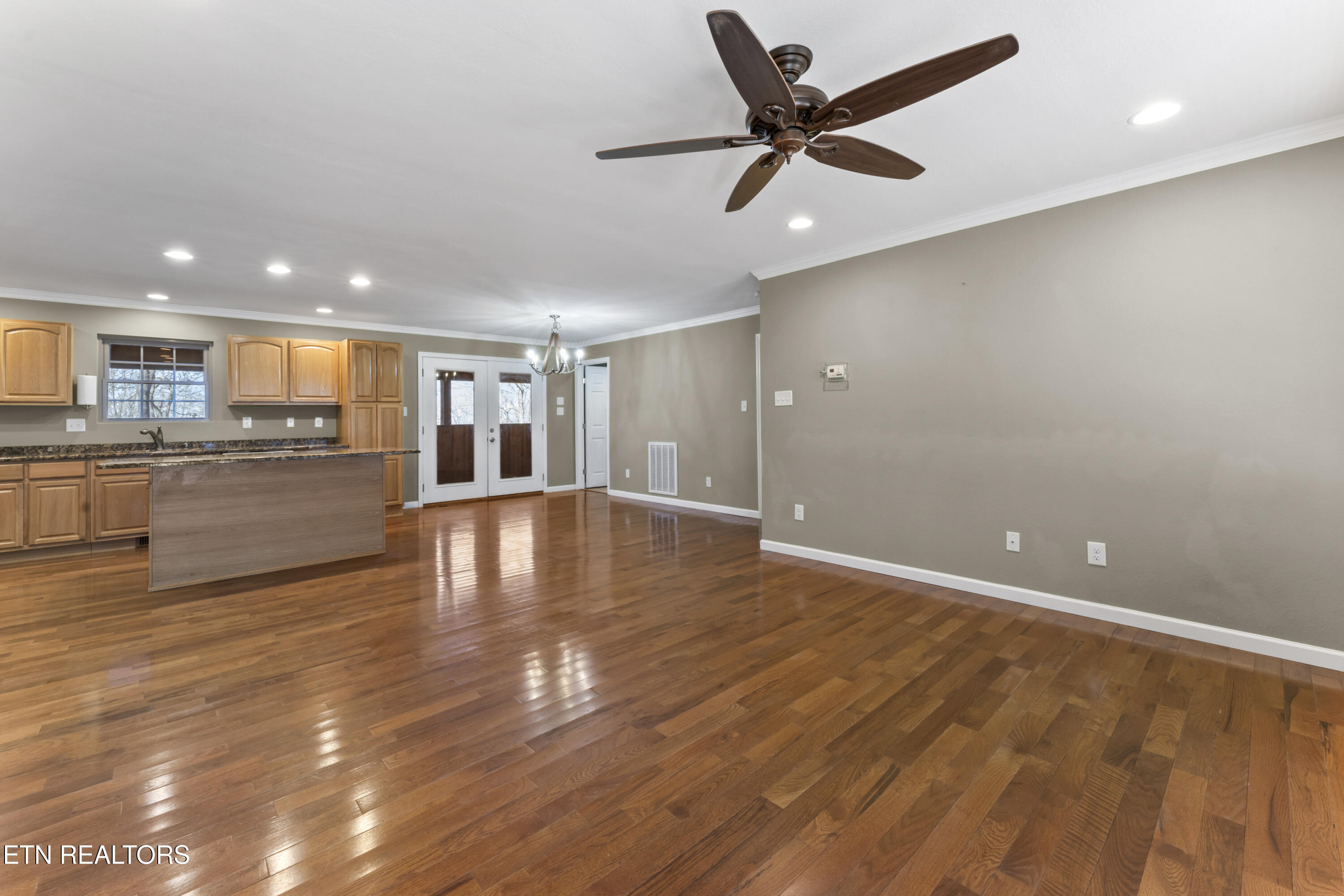 636 Fox Hunter Road Maynardville, TN 37807 - Photo 8 of 31 photos_high_resolution_DSC09447