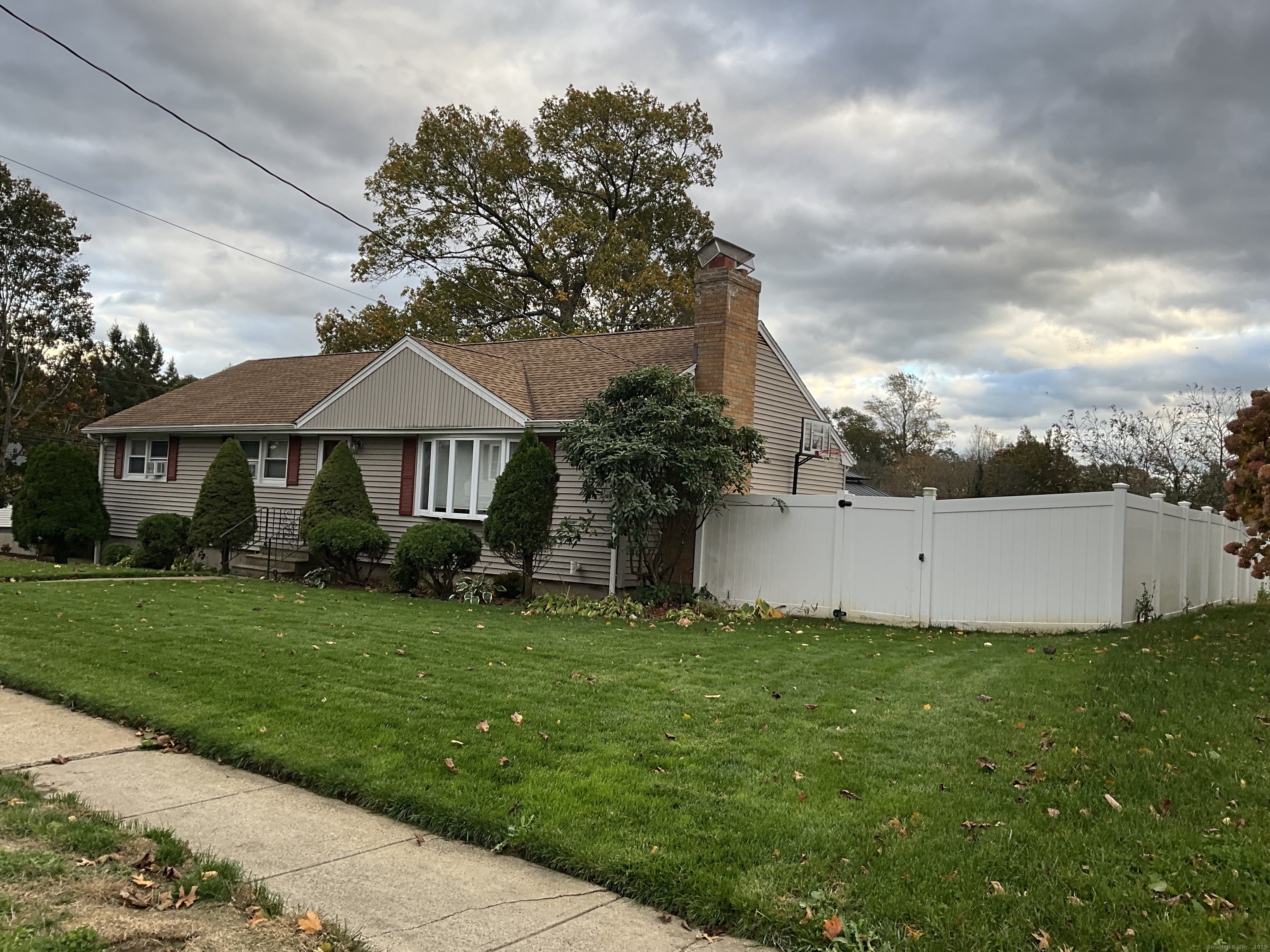 175 Post Oak Road Stratford, CT 06614 - Photo 2 of 29