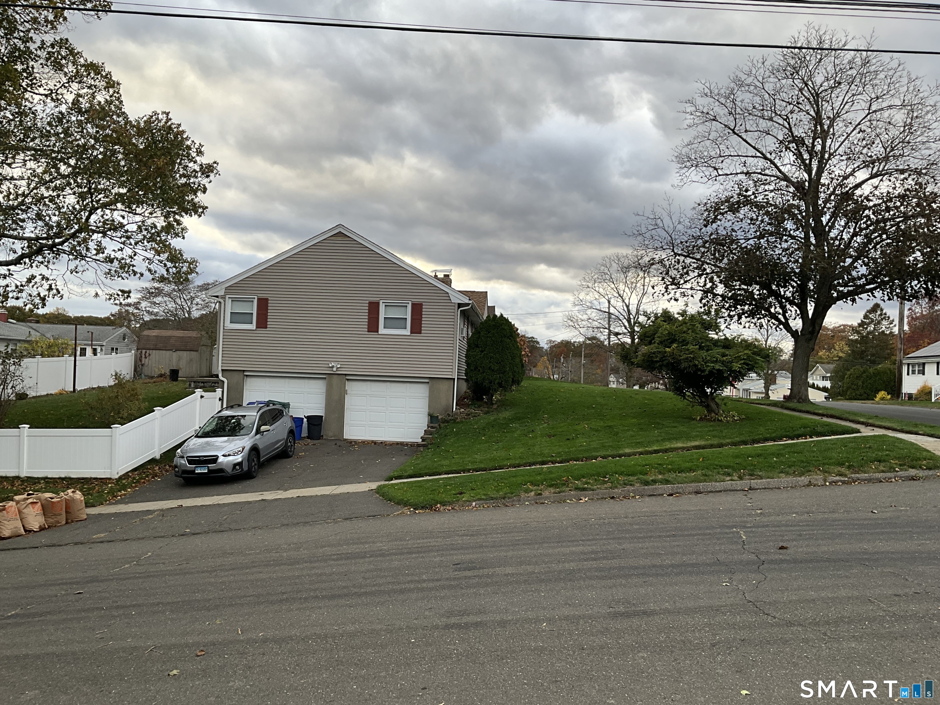 175 Post Oak Road Stratford, CT 06614 - Photo 5 of 29