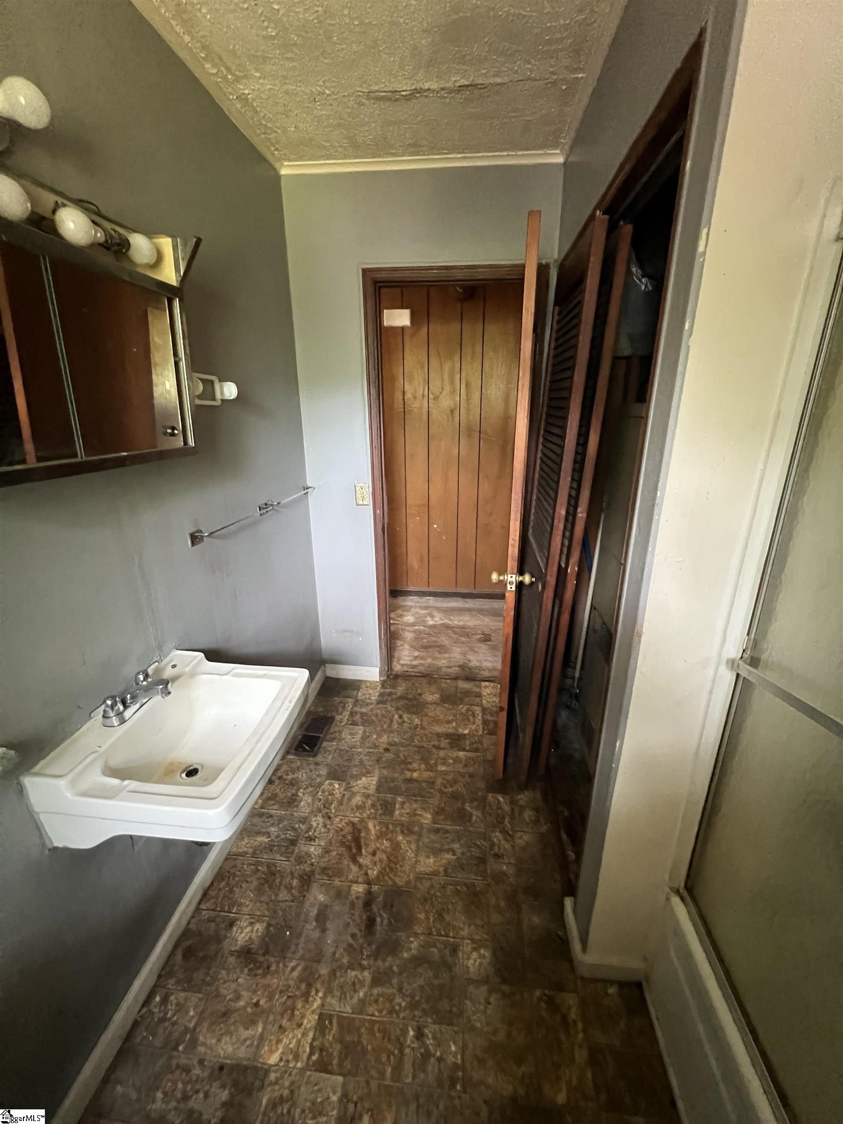 656 South Center Street Spartanburg, SC 29301 - Photo 14 of 22