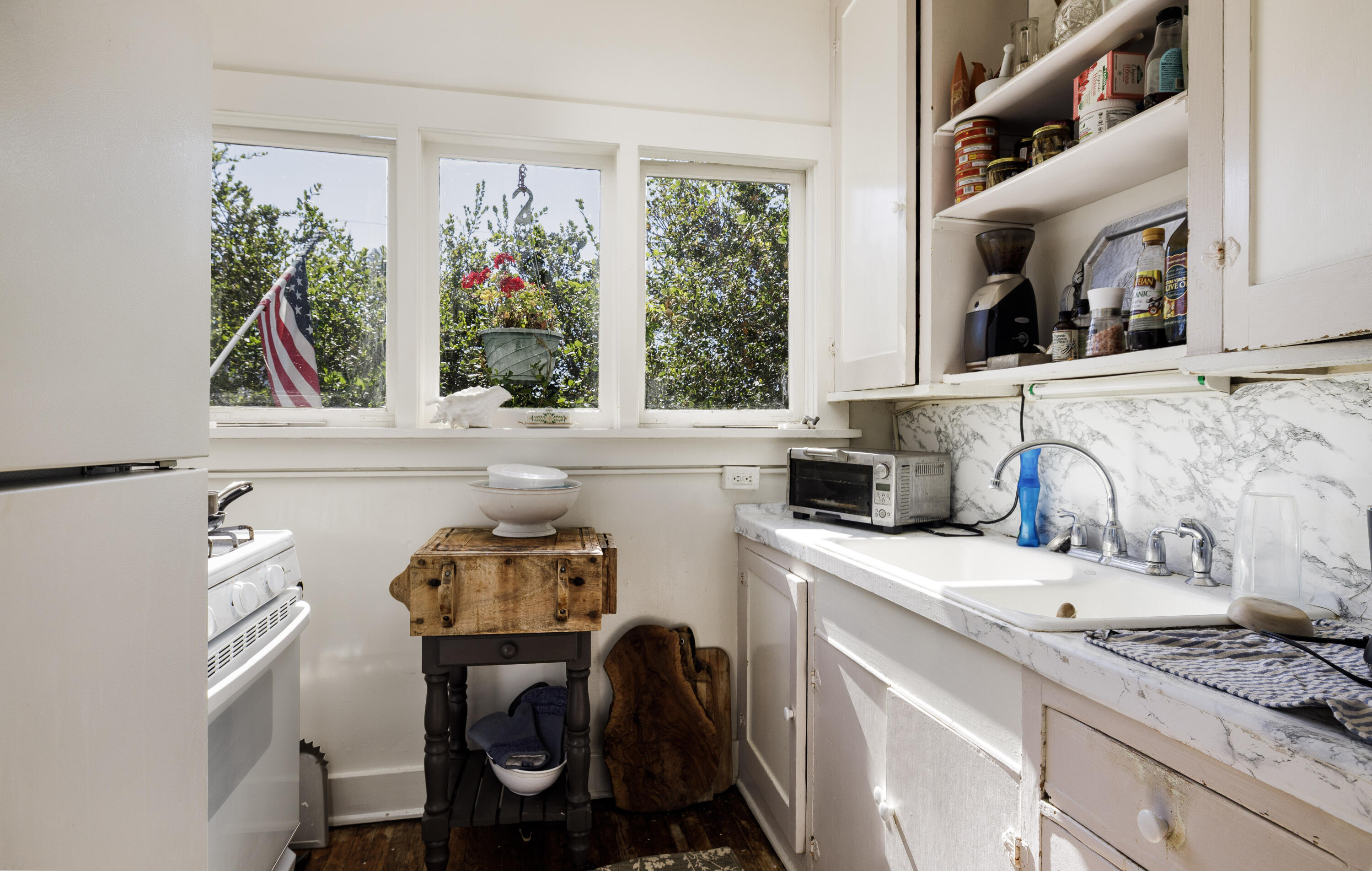 1403 Bath Street Santa Barbara, CA 93101 - Photo 21 of 24 a utility room with sink dryer and washer