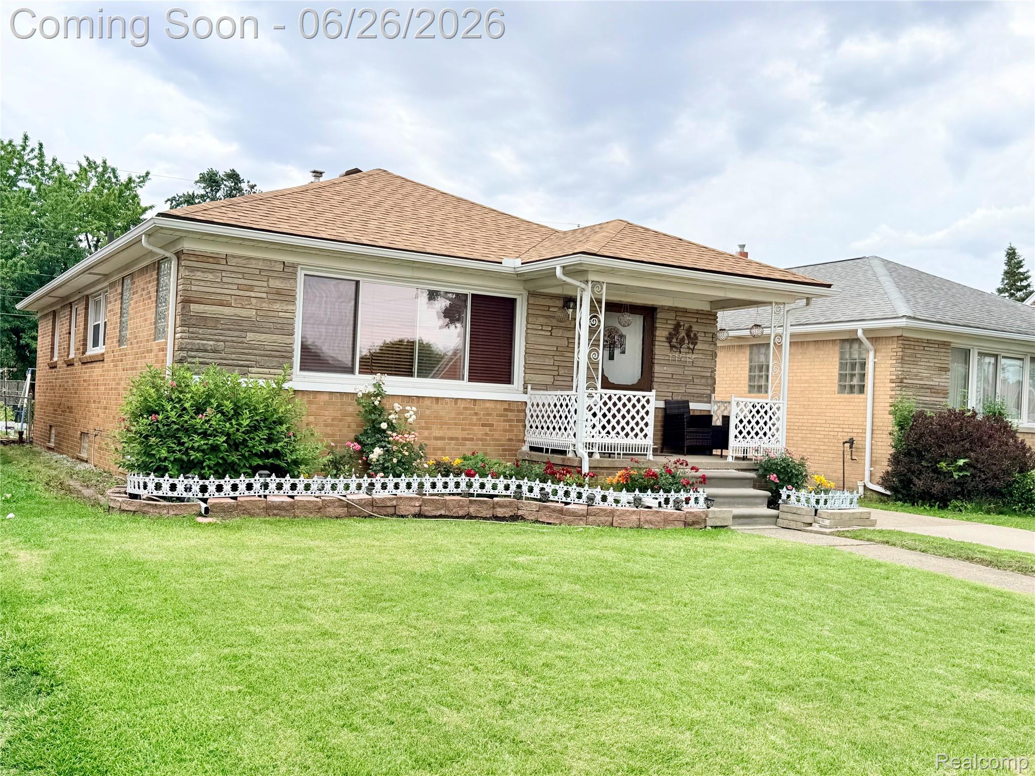 8152 Potomac Street Center Line, MI 48015 - Photo 2 of 39 .