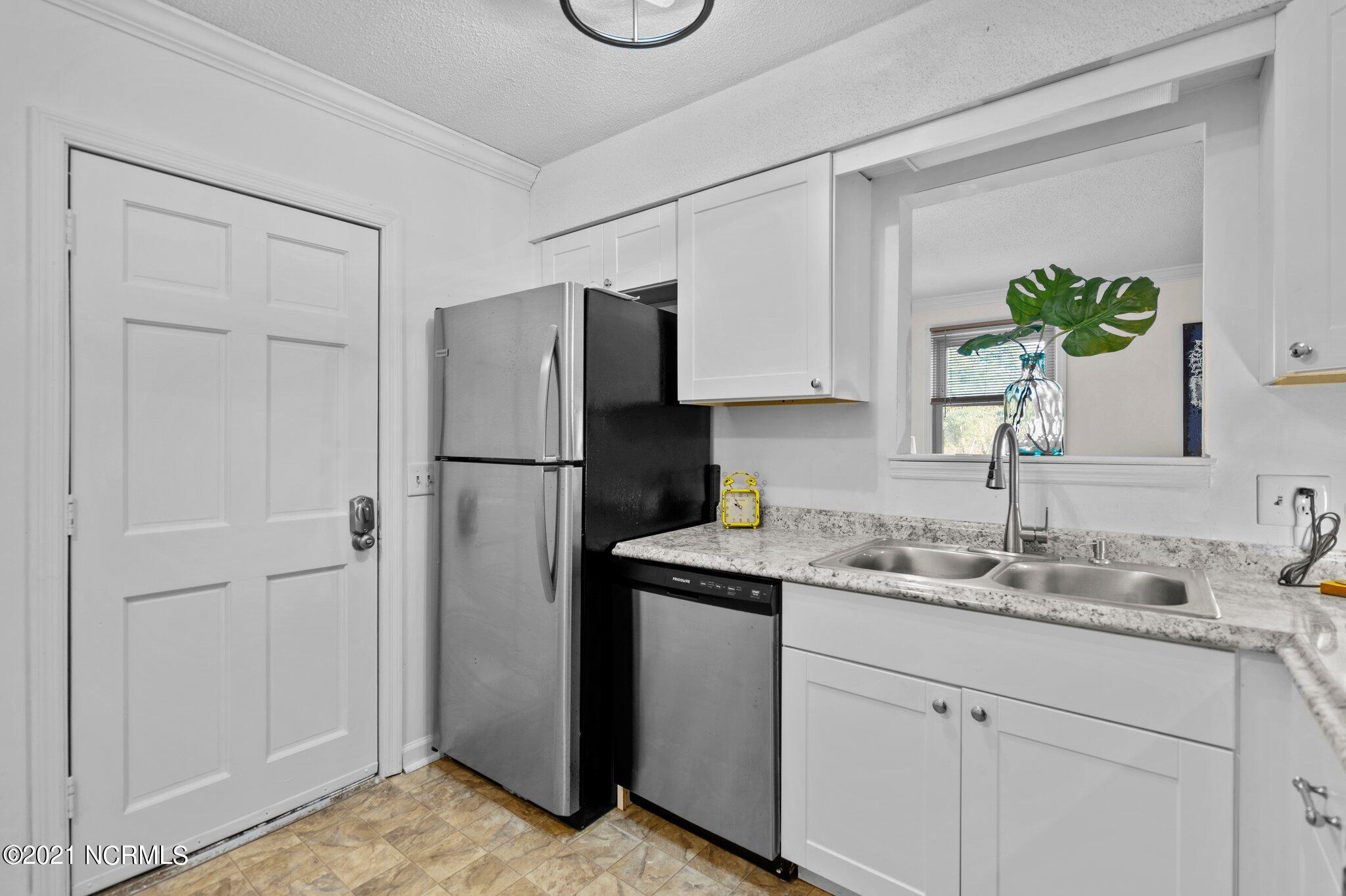 214 Lancaster Road Wilmington, NC 28409 - Photo 15 of 36 18-web-or-mls-DSC05887