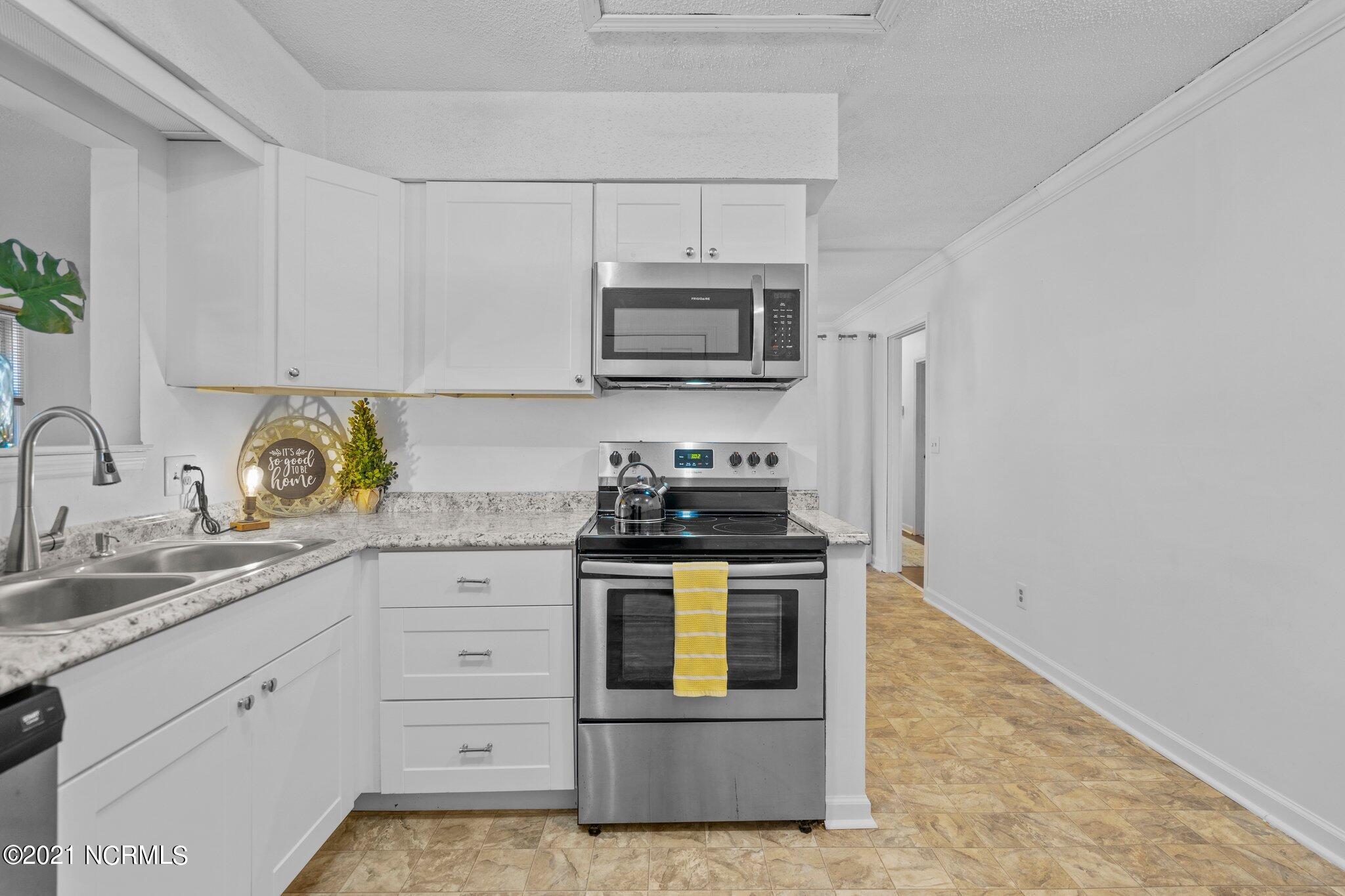 214 Lancaster Road Wilmington, NC 28409 - Photo 18 of 36 21-web-or-mls-DSC05896