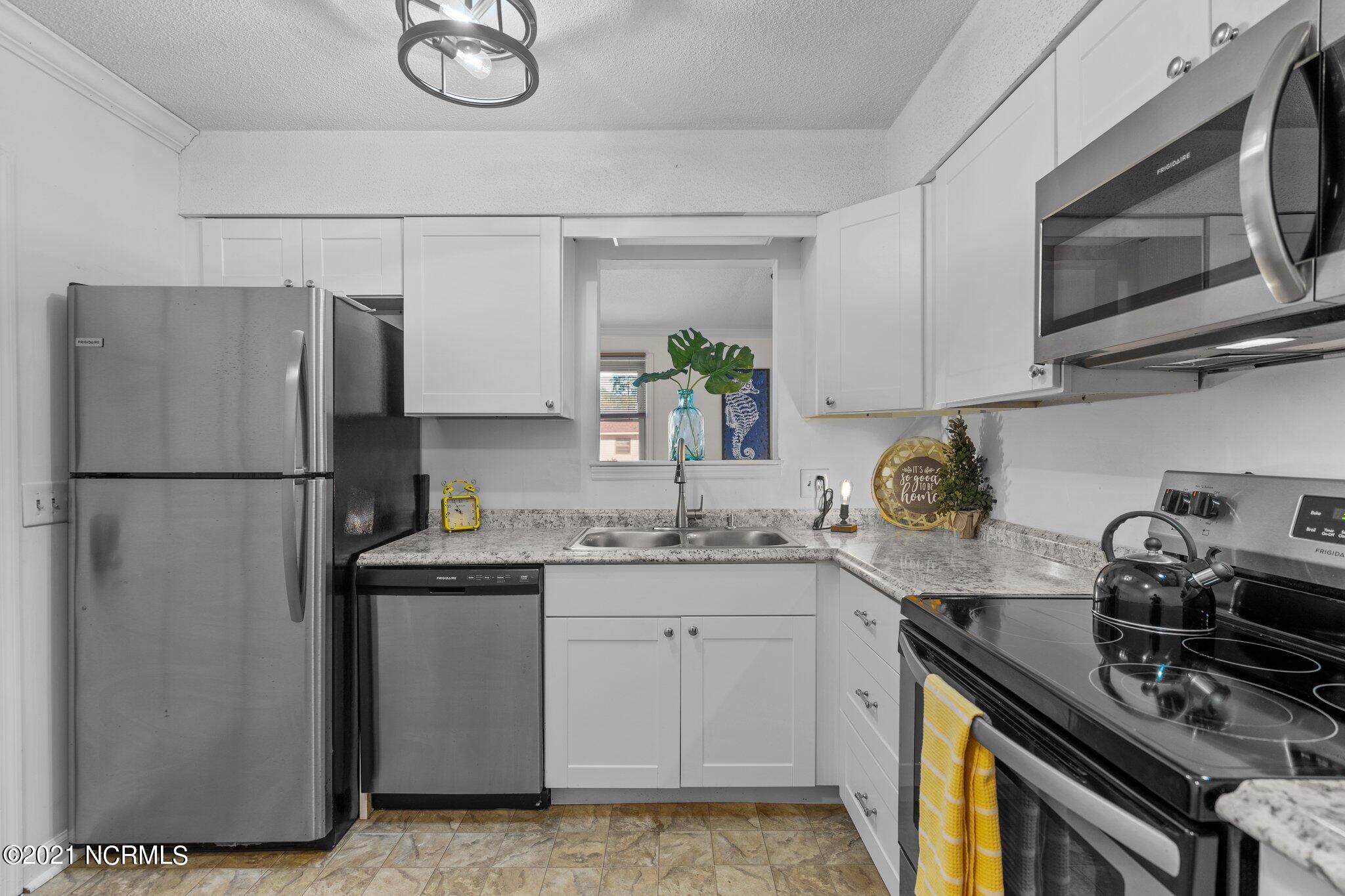 214 Lancaster Road Wilmington, NC 28409 - Photo 19 of 36 22-web-or-mls-DSC05899