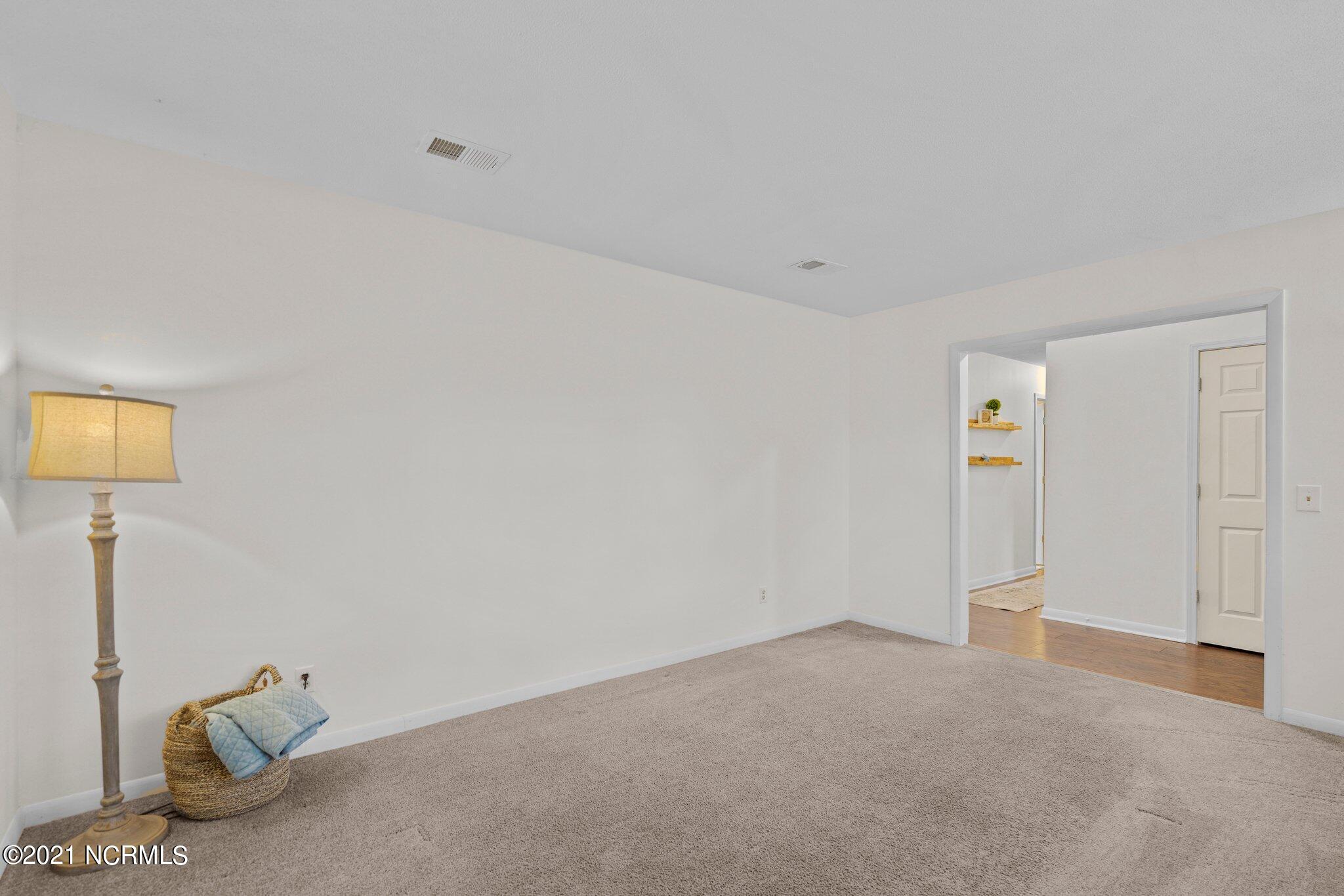 214 Lancaster Road Wilmington, NC 28409 - Photo 5 of 36 27-web-or-mls-DSC05920