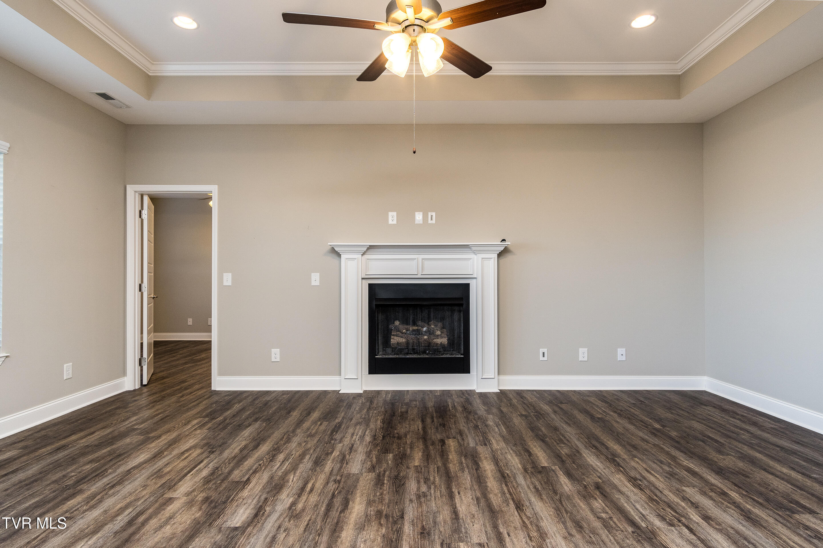 204 Gunners Way Gray, TN 37615 - Photo 11 of 36 interior-11