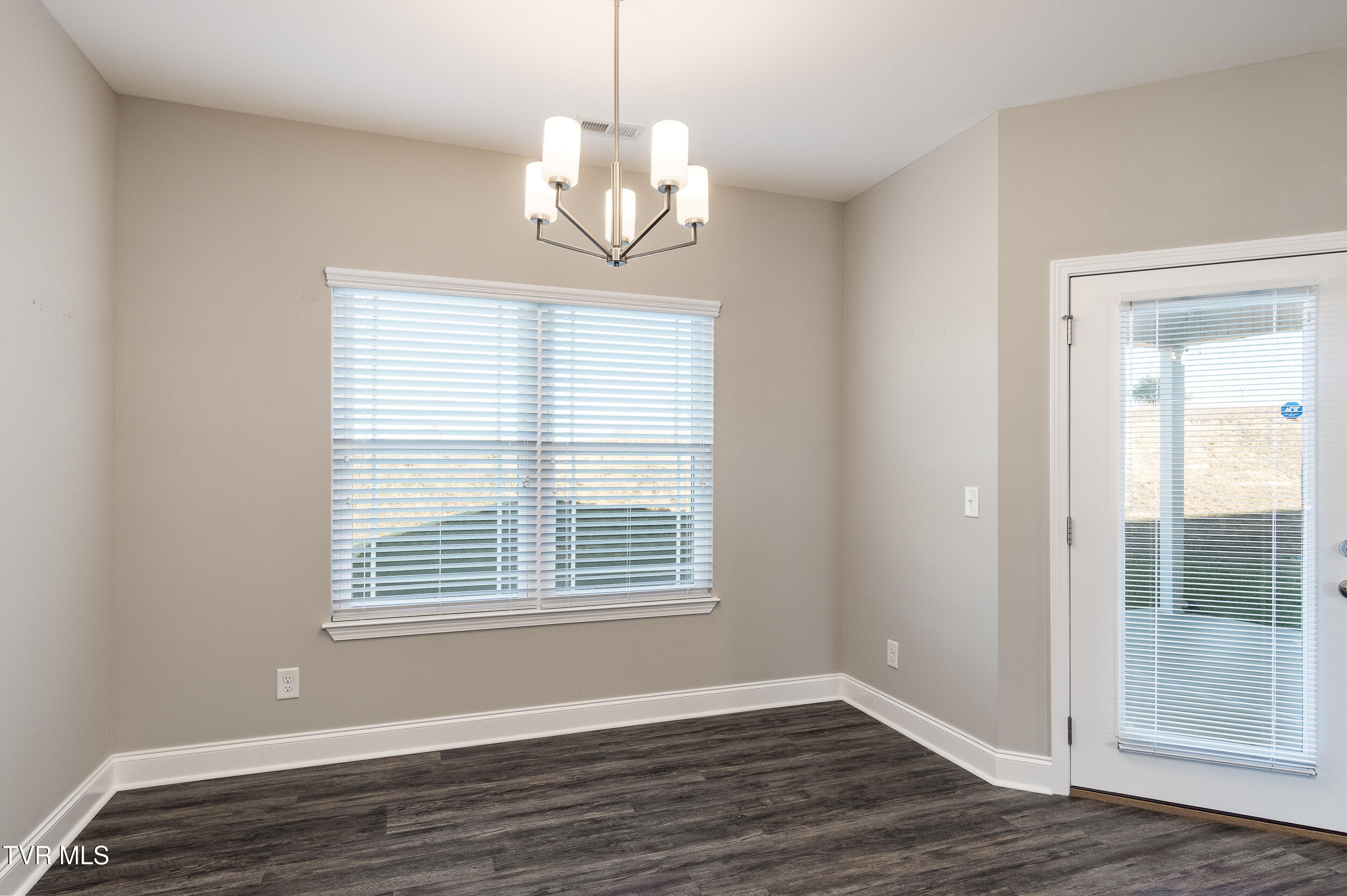 204 Gunners Way Gray, TN 37615 - Photo 16 of 36 interior-8