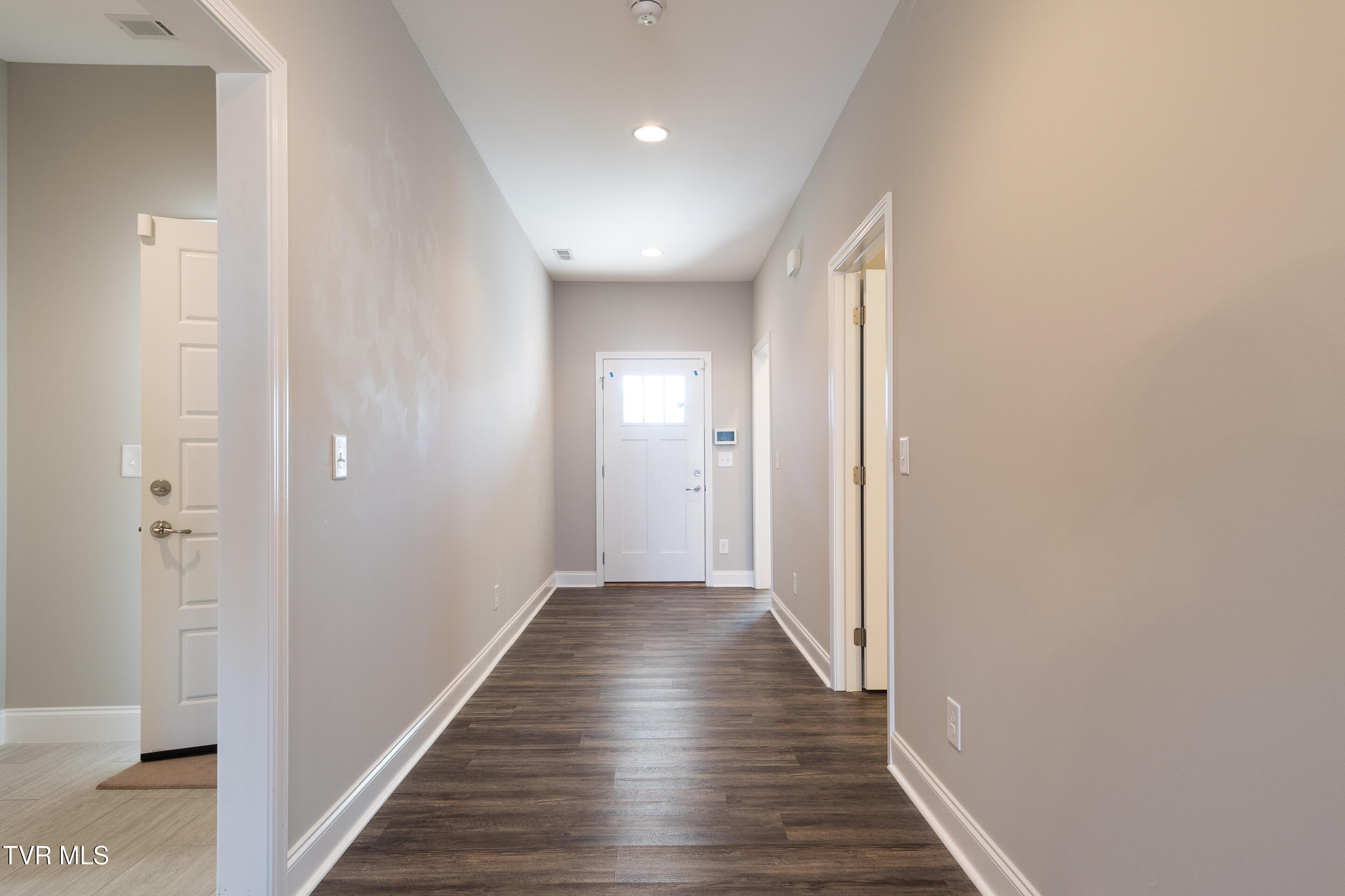 204 Gunners Way Gray, TN 37615 - Photo 17 of 36 interior-12