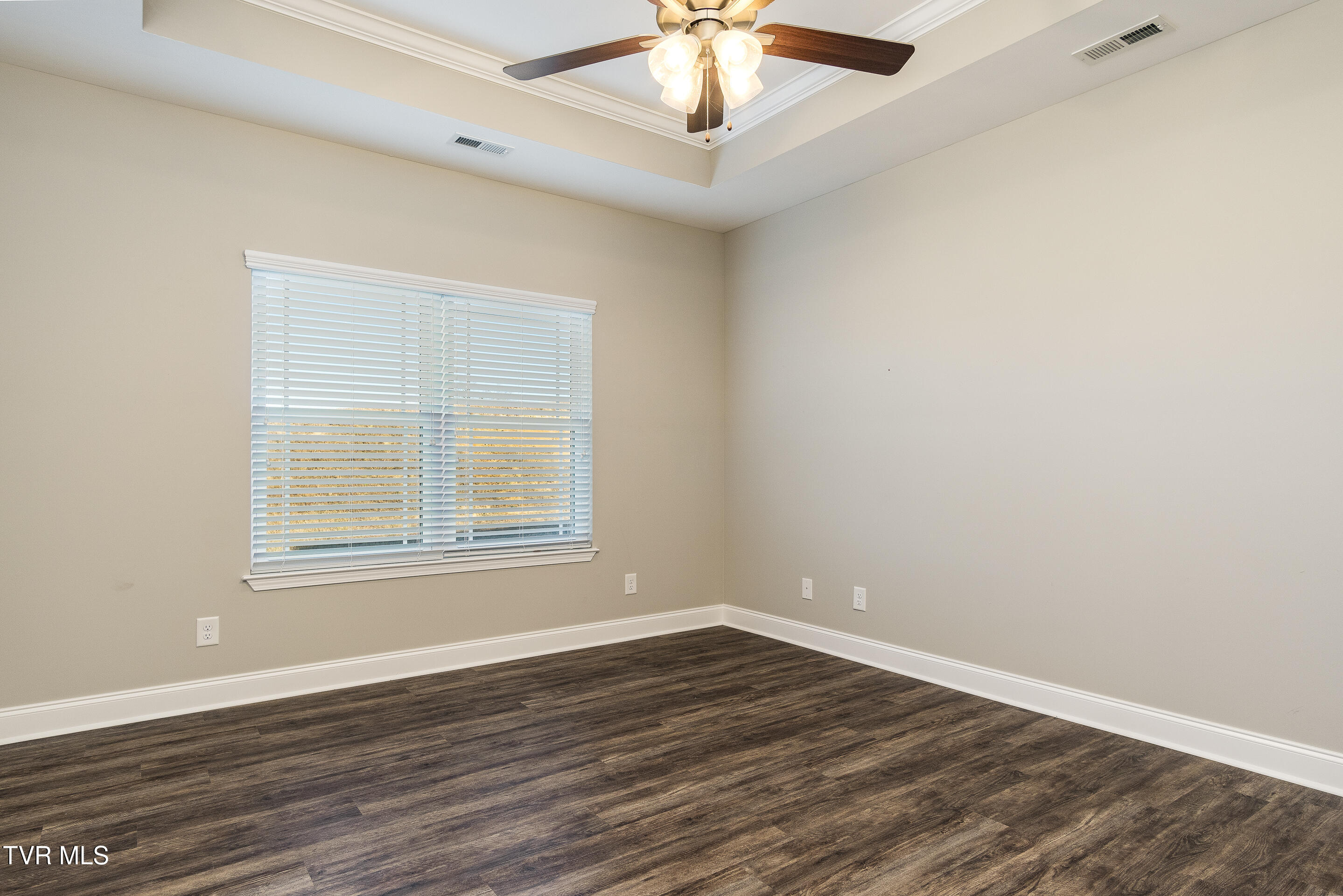 204 Gunners Way Gray, TN 37615 - Photo 18 of 36 interior-20