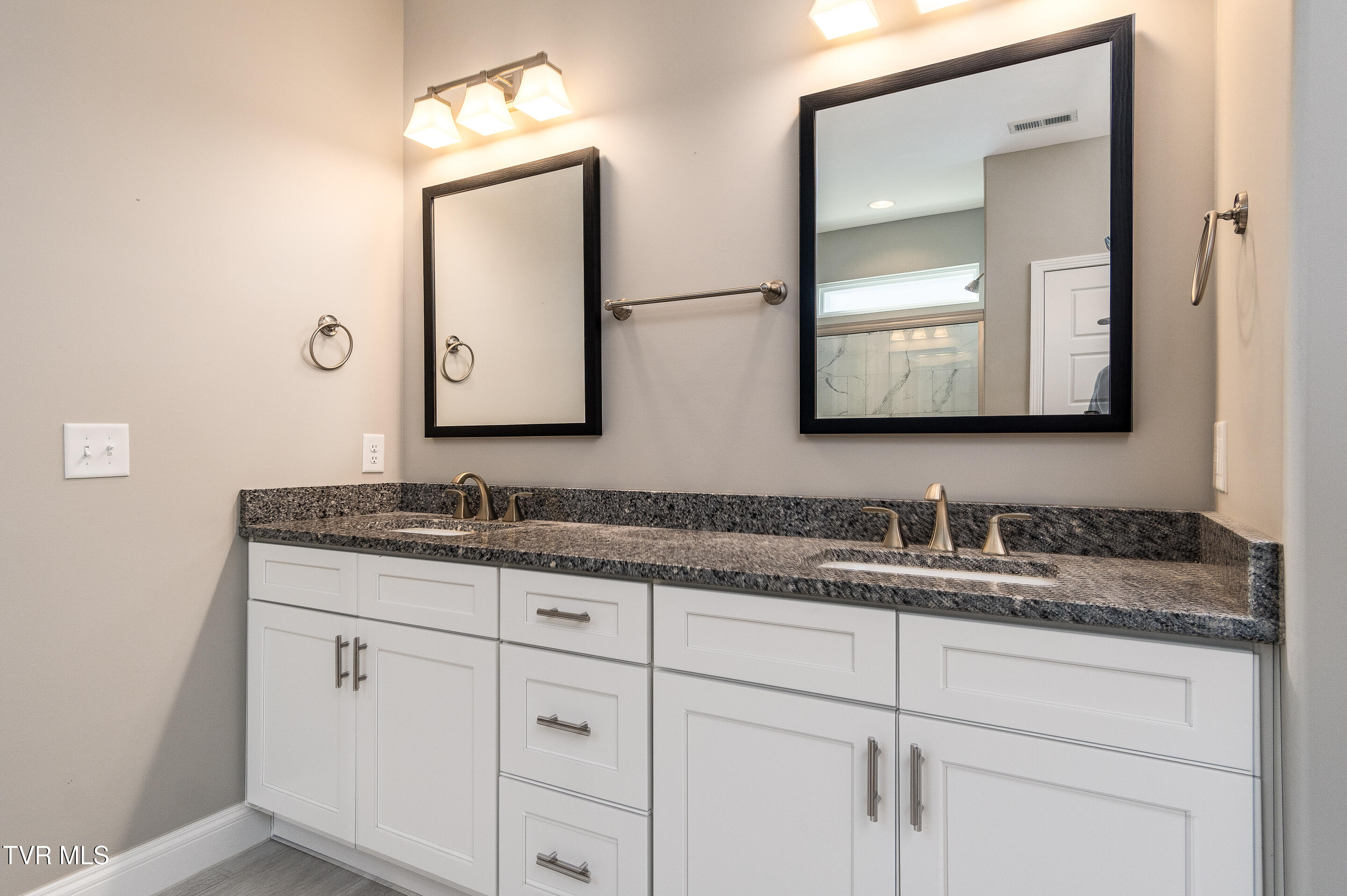 204 Gunners Way Gray, TN 37615 - Photo 21 of 36 interior-24