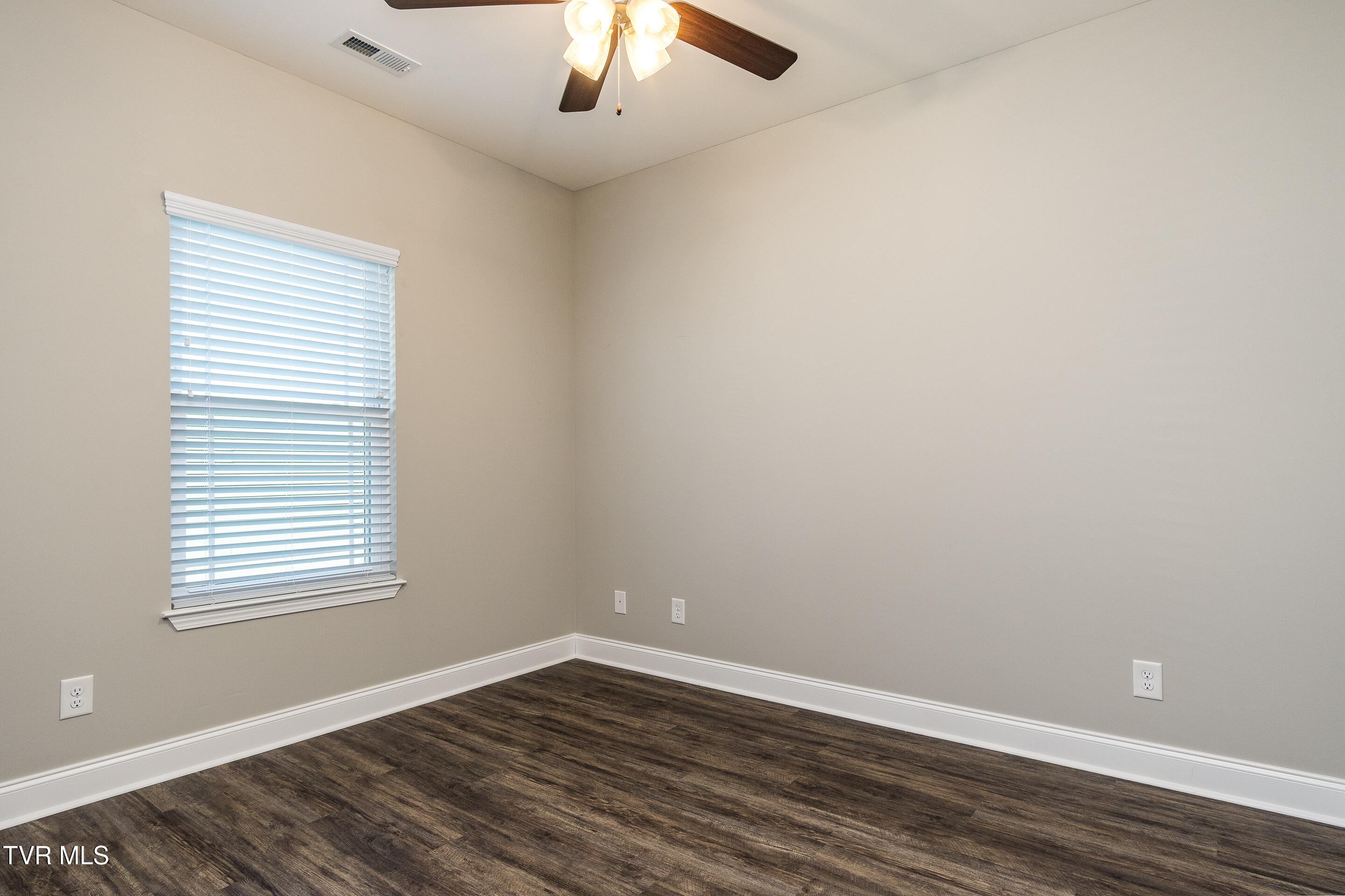 204 Gunners Way Gray, TN 37615 - Photo 27 of 36 interior-17