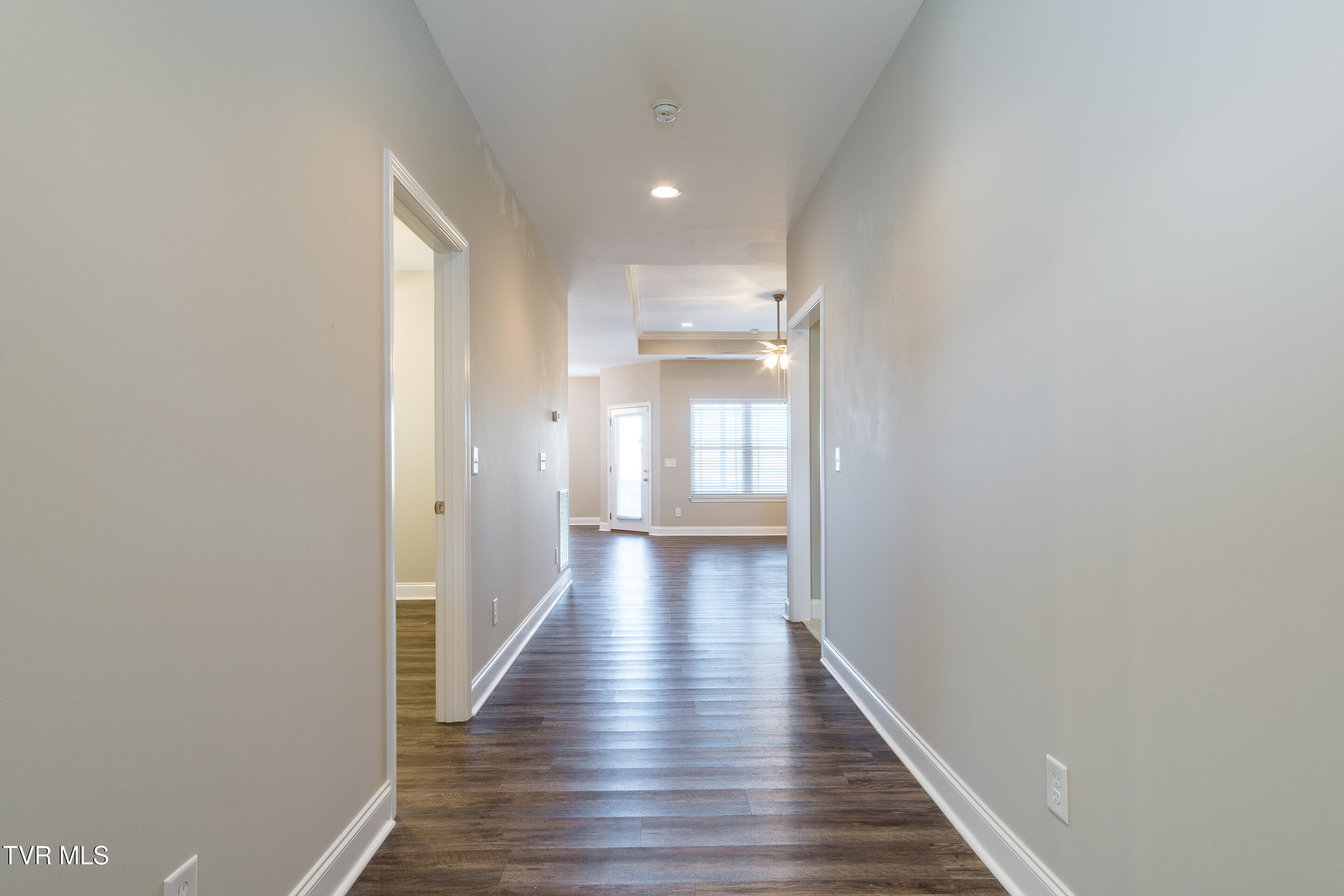204 Gunners Way Gray, TN 37615 - Photo 8 of 36 interior-13