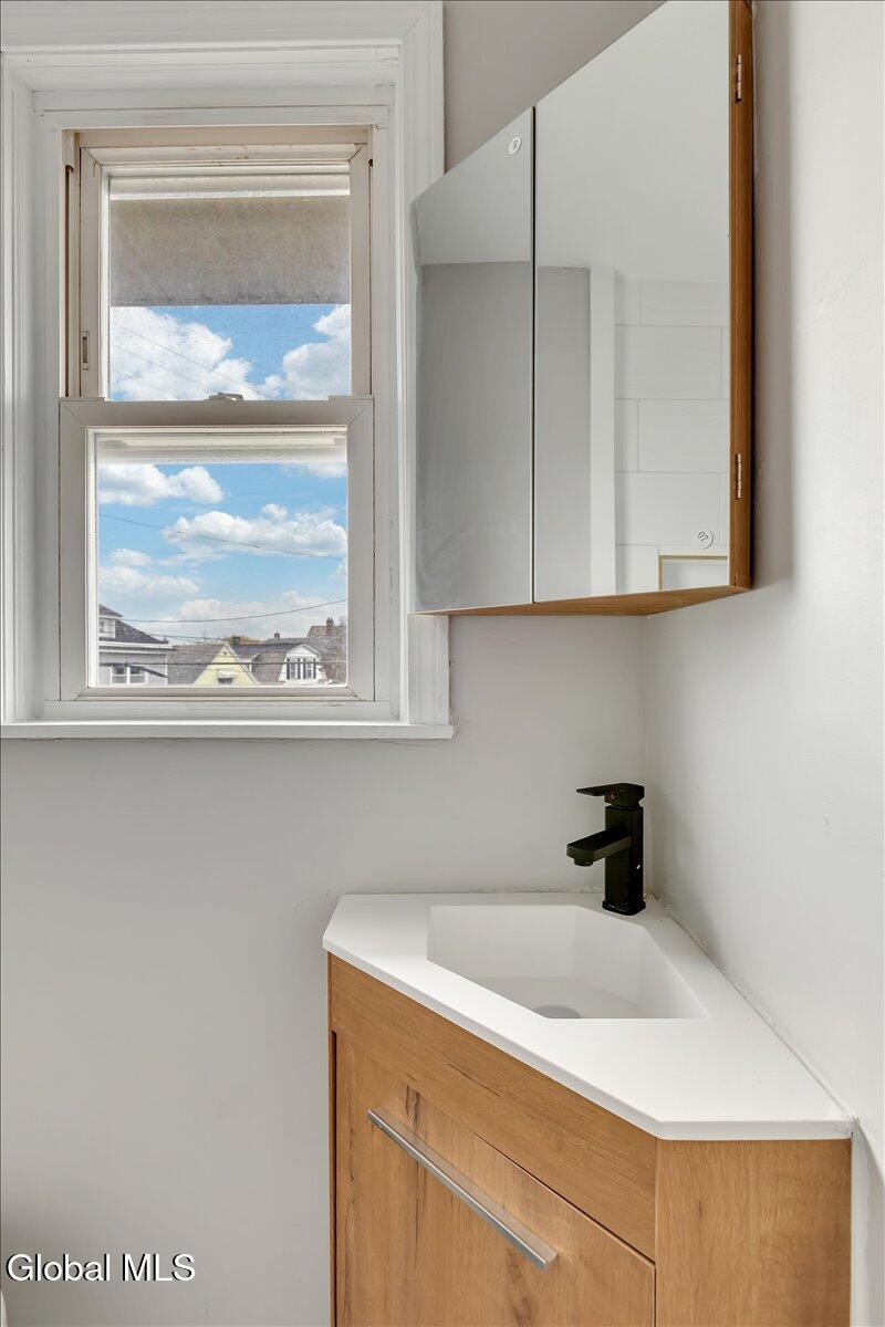 561 Delaware Avenue Albany, NY 12209 - Photo 27 of 41 32-IMG_1966