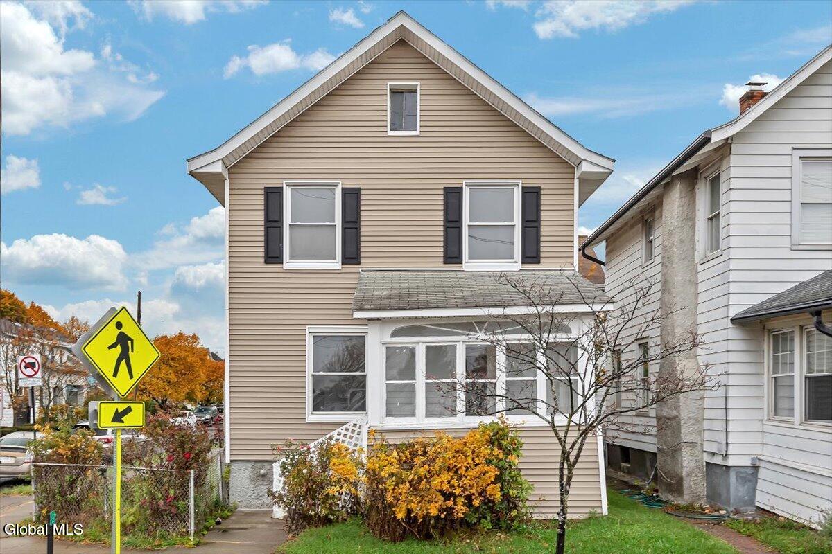 561 Delaware Avenue Albany, NY 12209 - Photo 3 of 41 41-IMG_2068