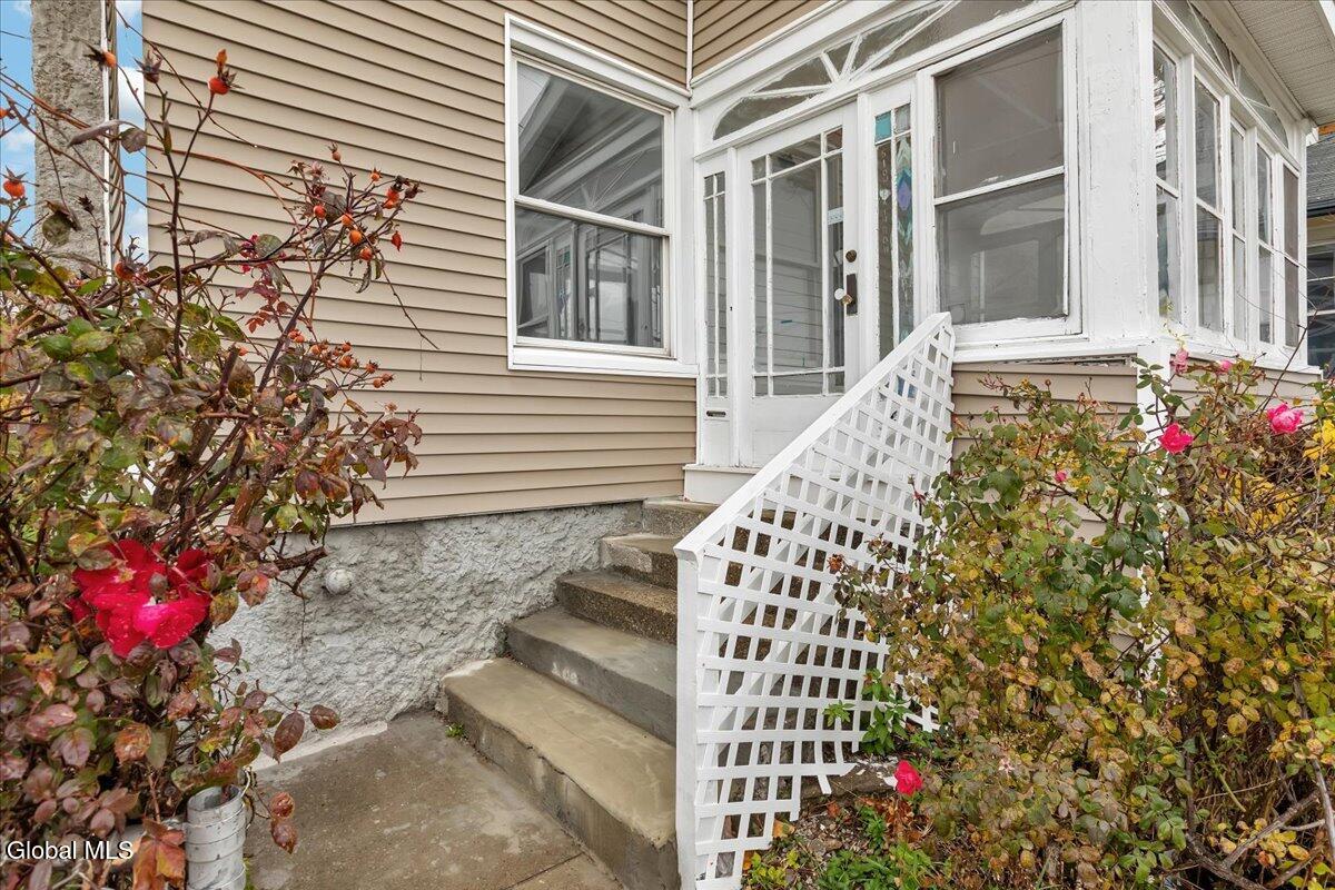 561 Delaware Avenue Albany, NY 12209 - Photo 4 of 41 35-IMG_2003