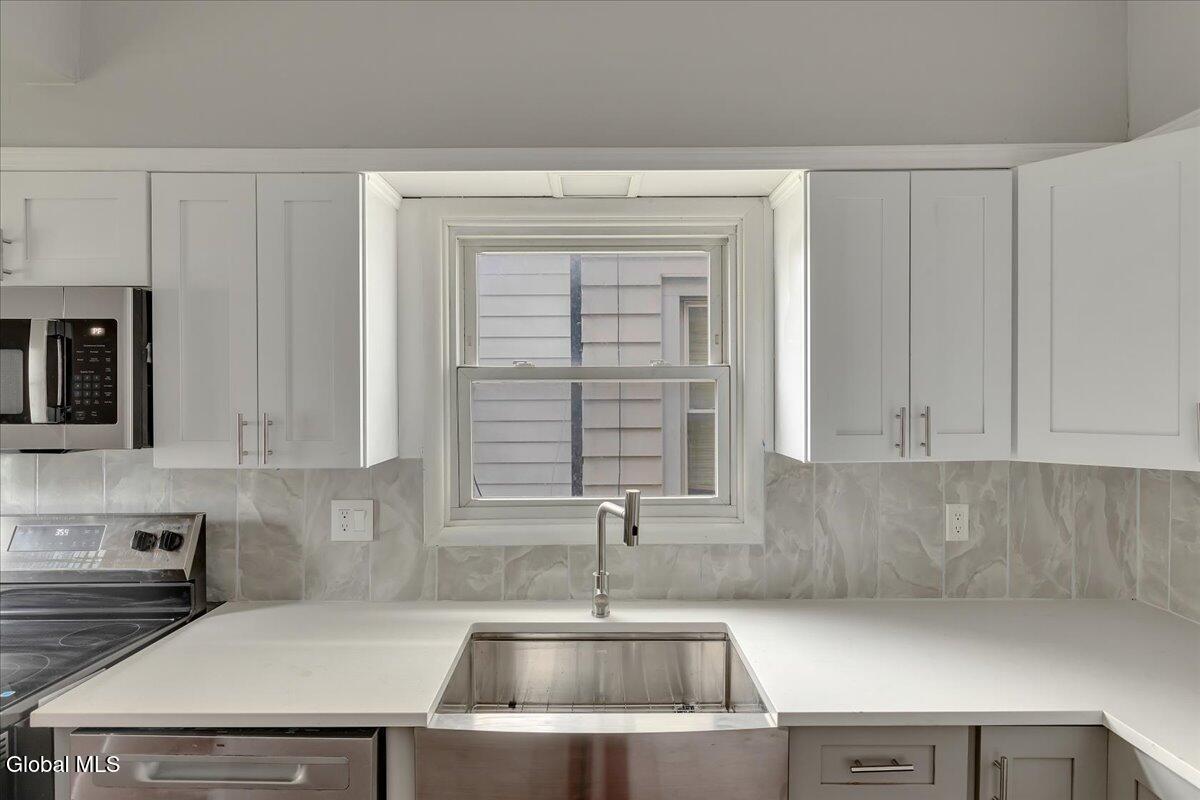 561 Delaware Avenue Albany, NY 12209 - Photo 7 of 41 18-IMG_1878