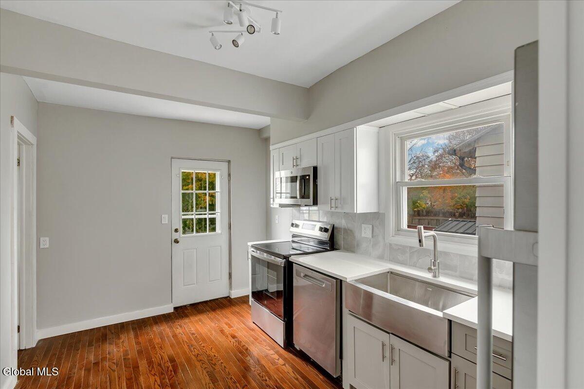 561 Delaware Avenue Albany, NY 12209 - Photo 8 of 41 16-IMG_1866