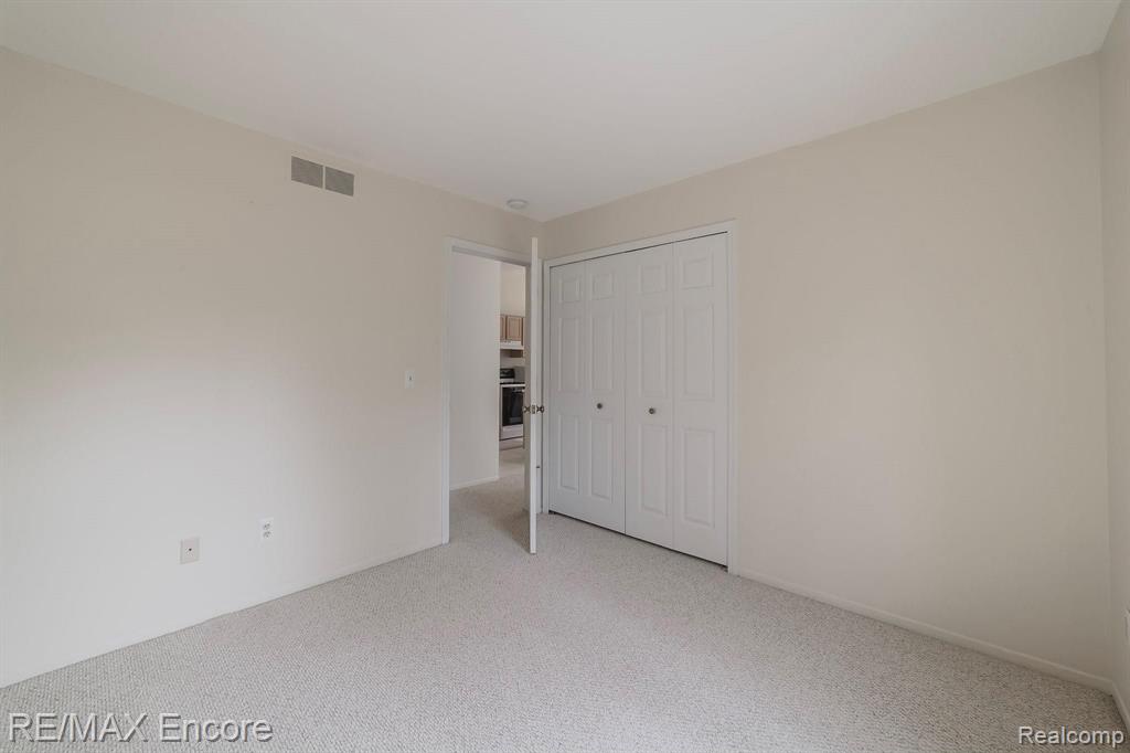 90 Pine Tree Ridge, Unit 4 Waterford, MI 48327 - Photo 14 of 18 Gallery Image 14