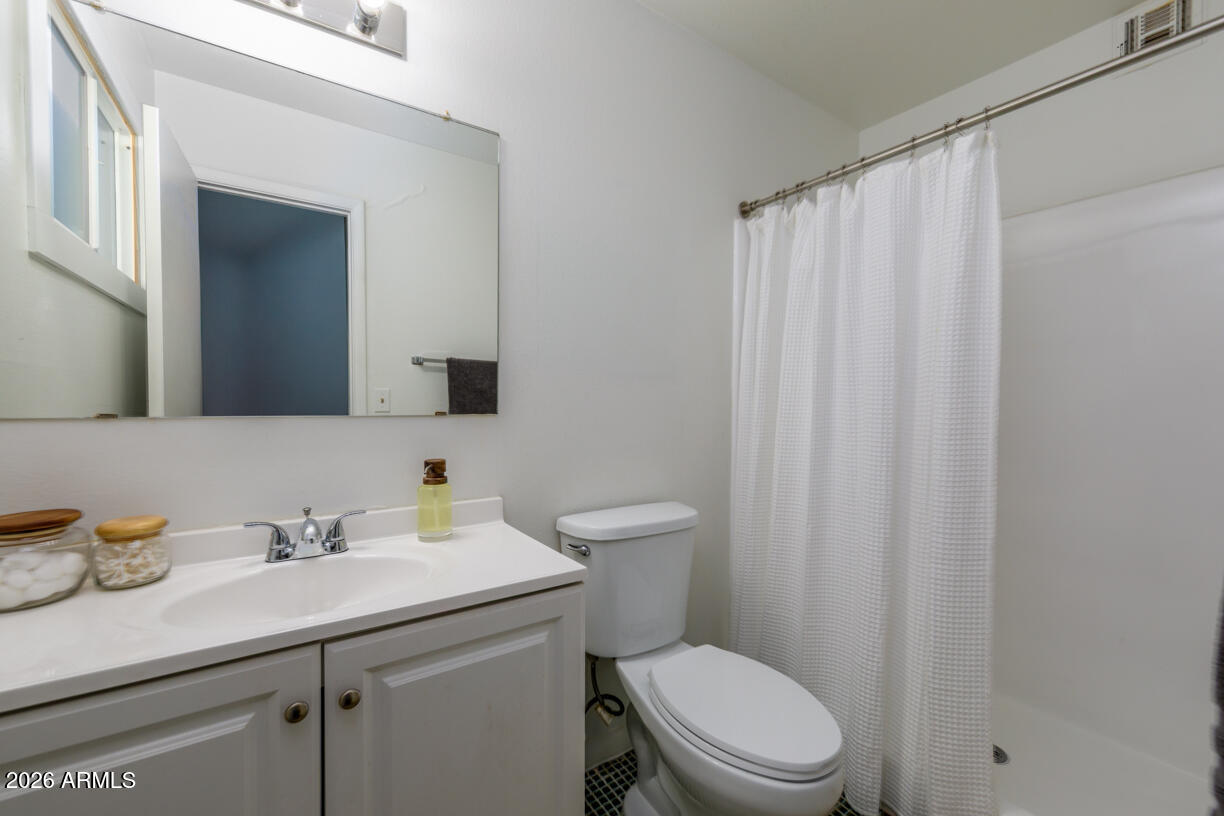 3222 West Hearn Road Phoenix, AZ 85053 - Photo 11 of 23 Primary bath