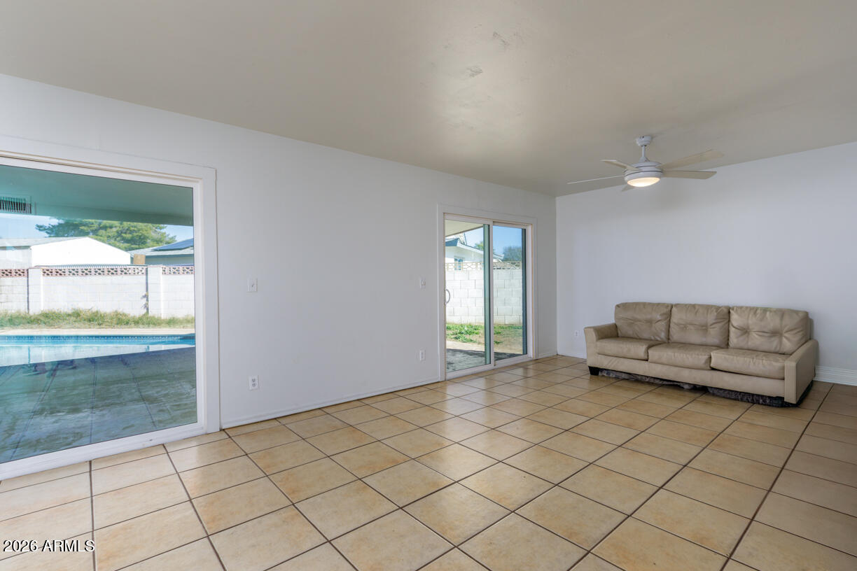 3222 West Hearn Road Phoenix, AZ 85053 - Photo 2 of 23 Great room