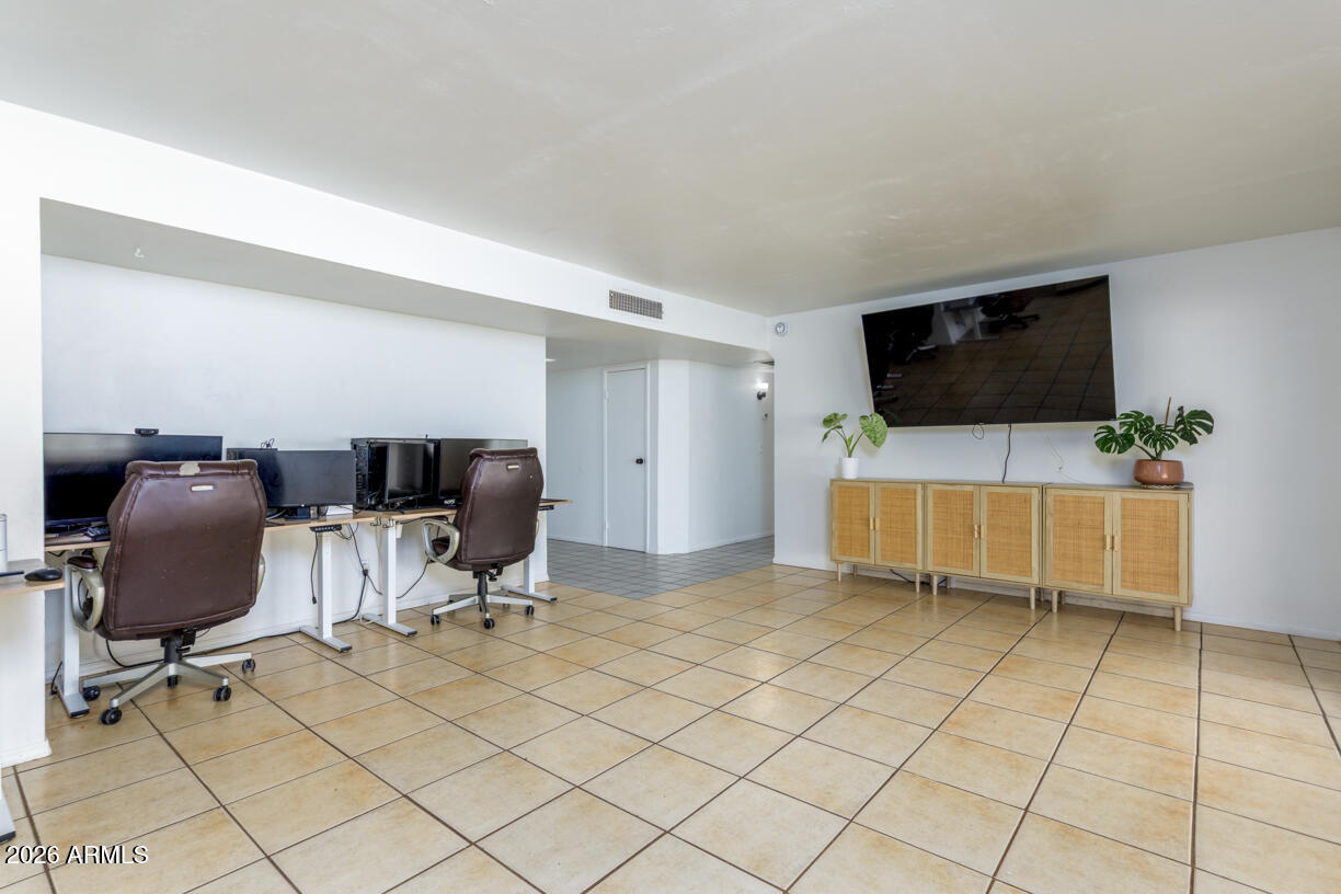 3222 West Hearn Road Phoenix, AZ 85053 - Photo 4 of 23 Great room