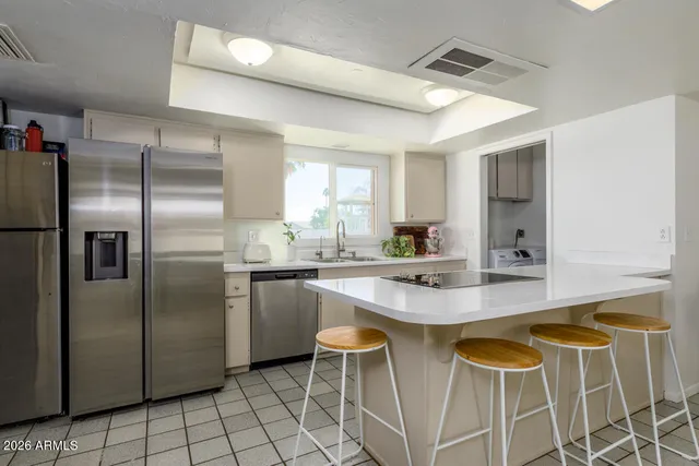 $385,000 | 3222 West Hearn Road, Phoenix, AZ 85053