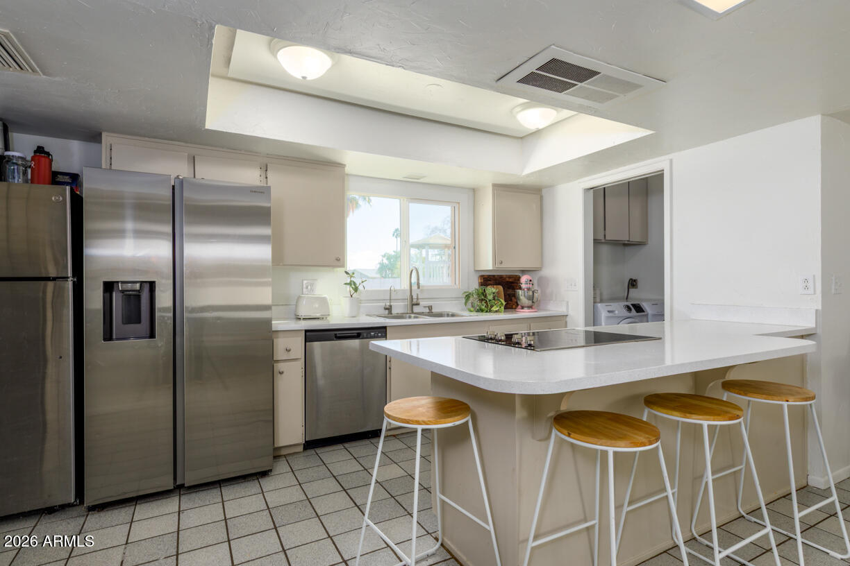 3222 West Hearn Road Phoenix, AZ 85053 - Photo 5 of 23 Kitchen